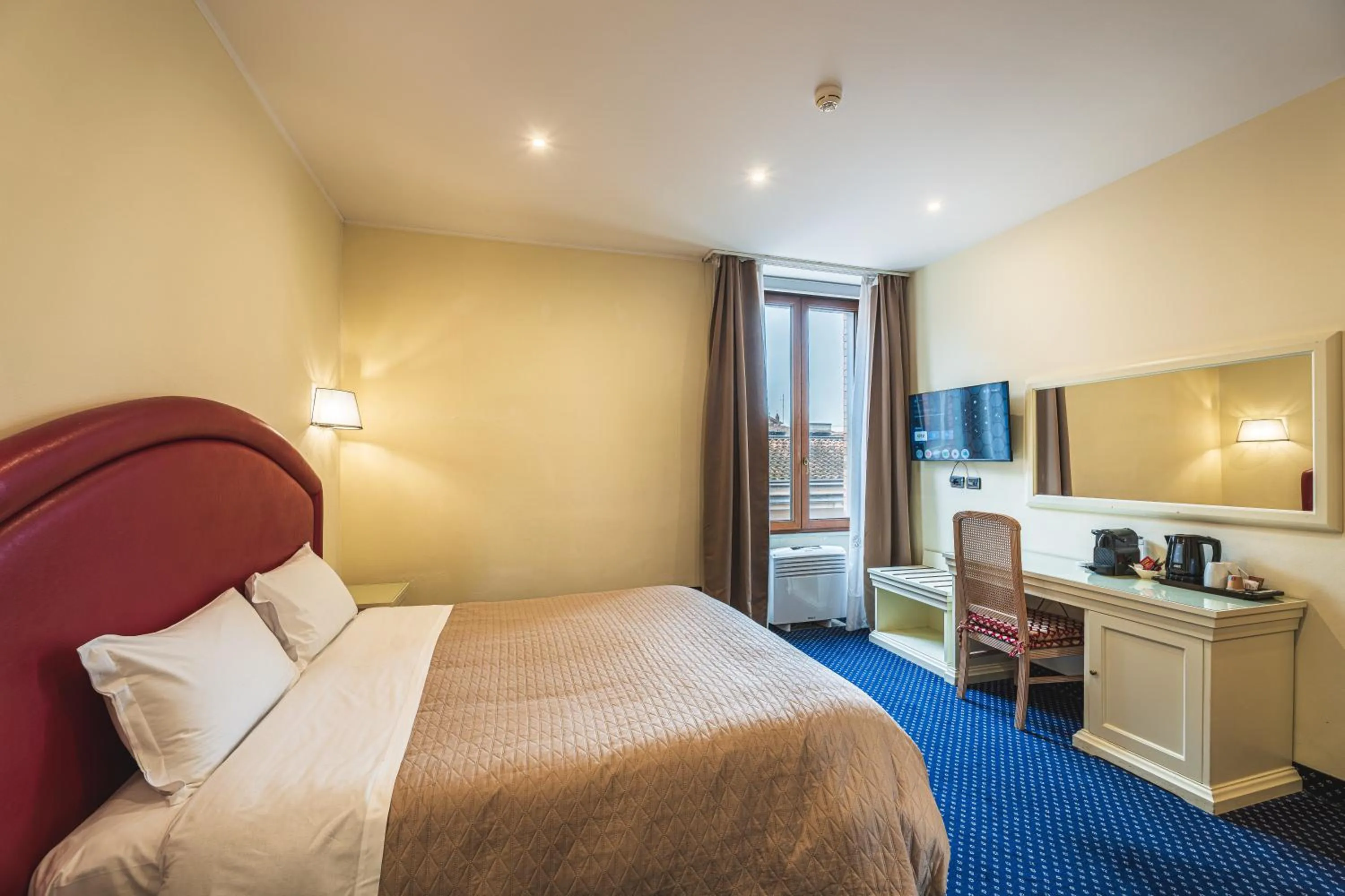 Photo of the whole room, Bed in THE DOME - Panoramic Rooms