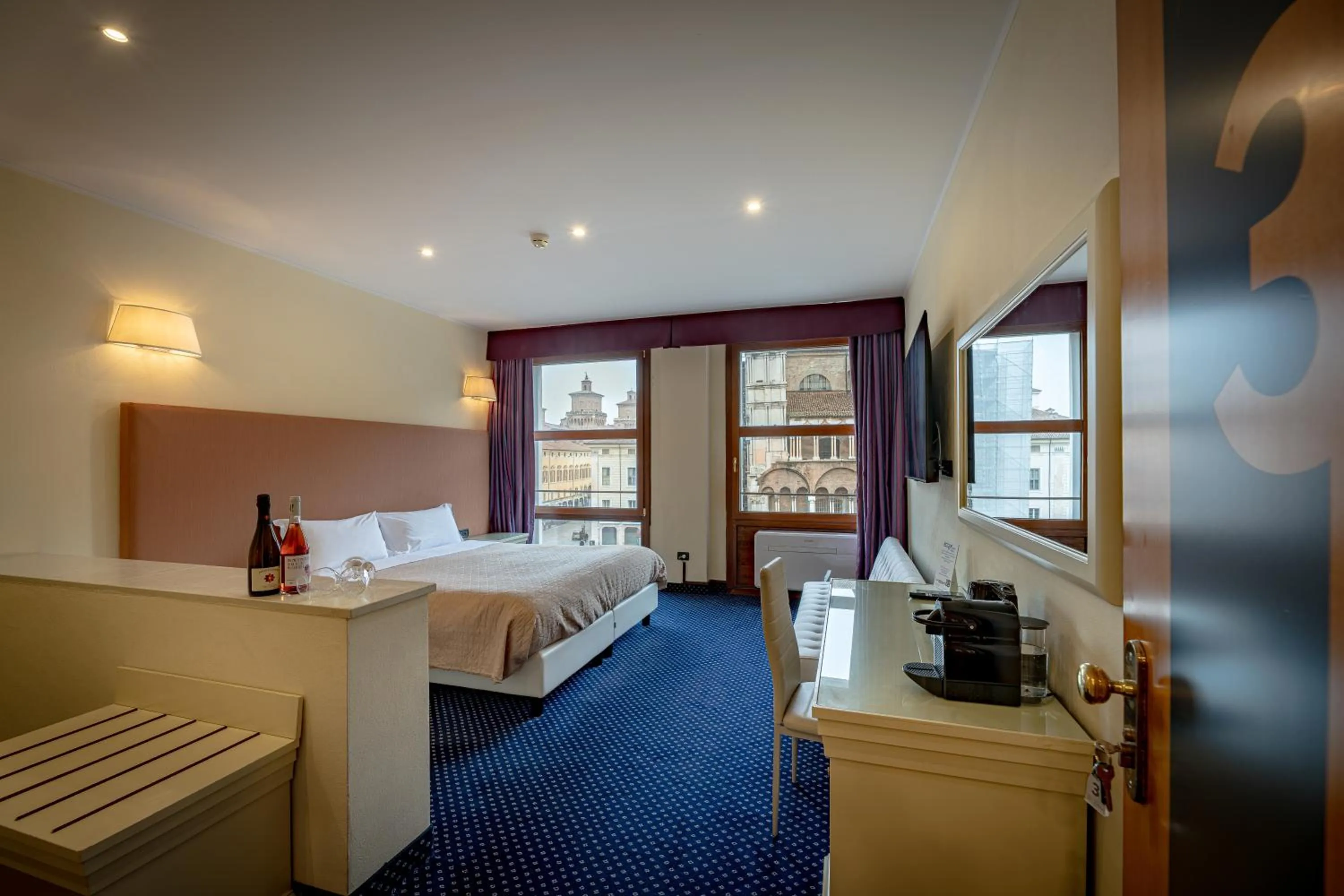 Photo of the whole room, Bed in THE DOME - Panoramic Rooms