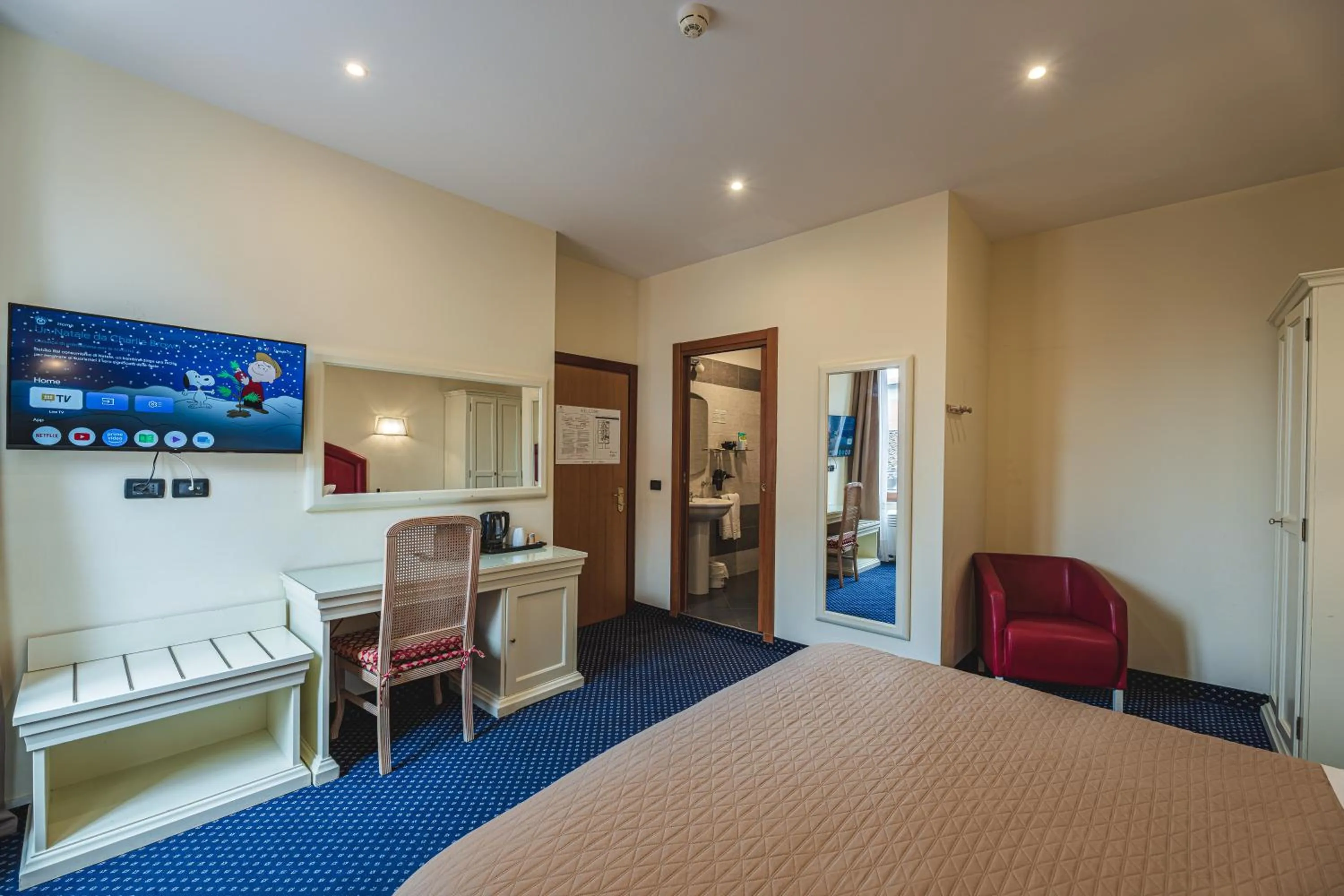 Photo of the whole room, Bed in THE DOME - Panoramic Rooms