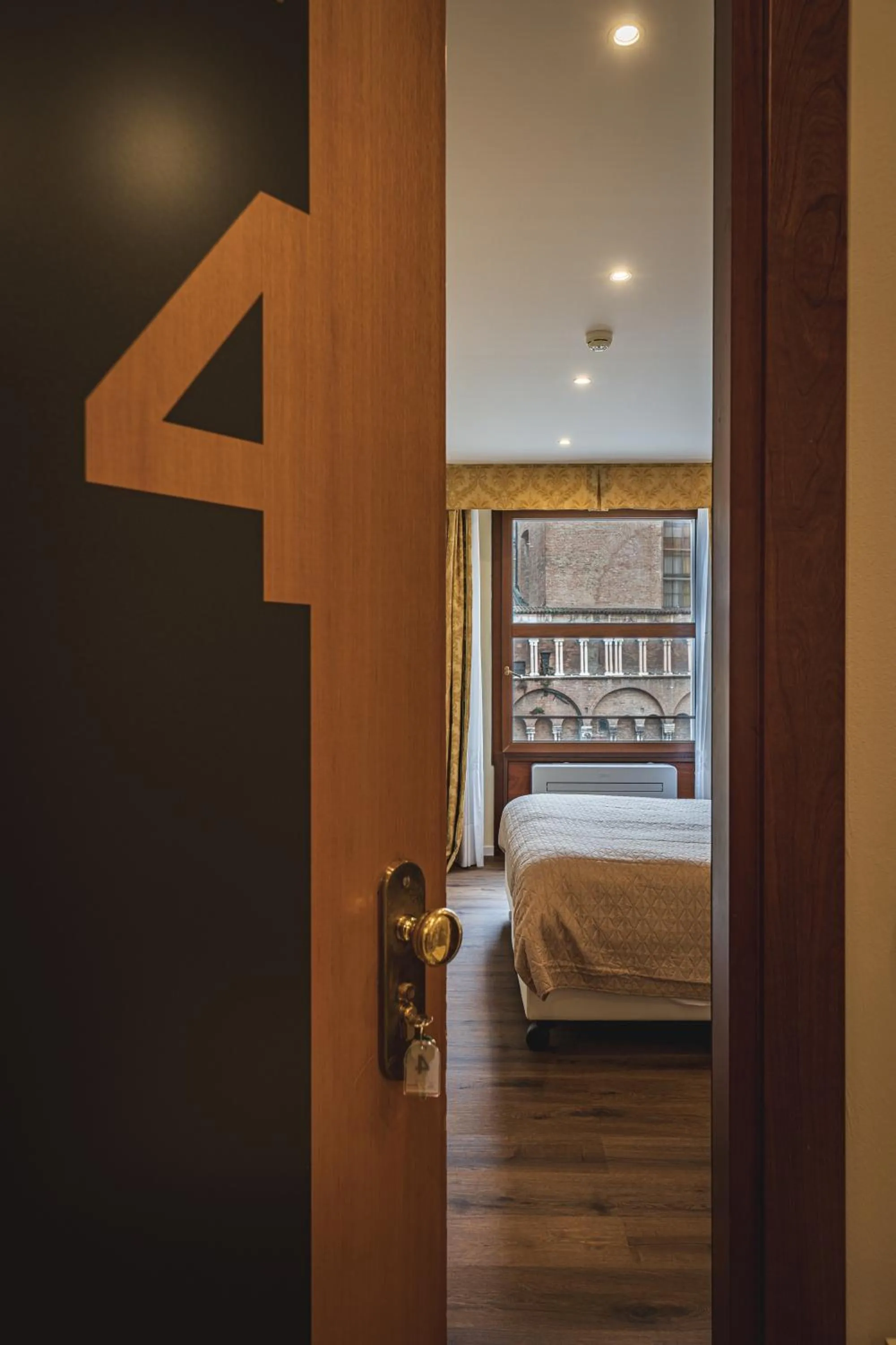 Photo of the whole room, Bed in THE DOME - Panoramic Rooms