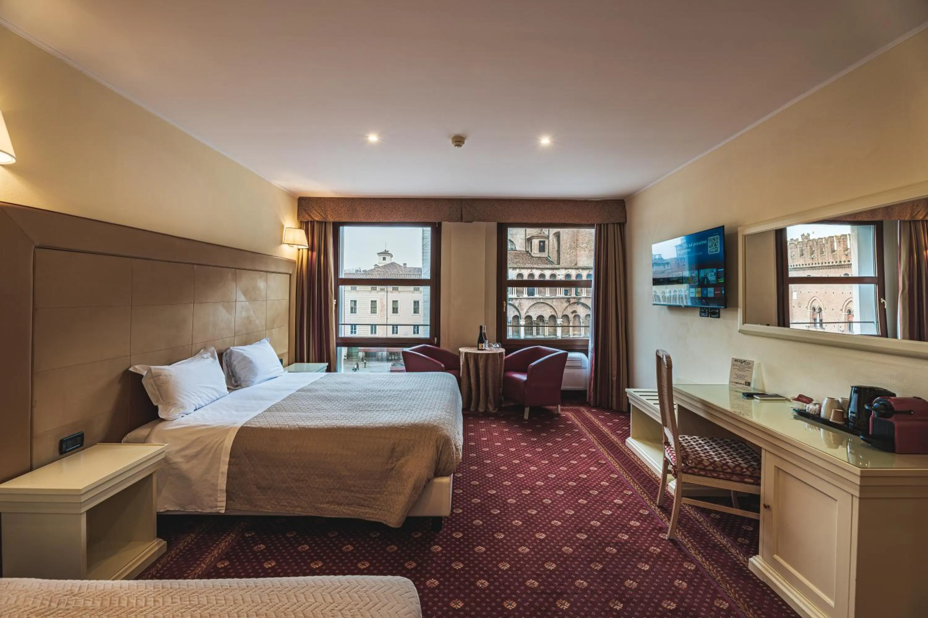 Photo of the whole room, Bed in THE DOME - Panoramic Rooms
