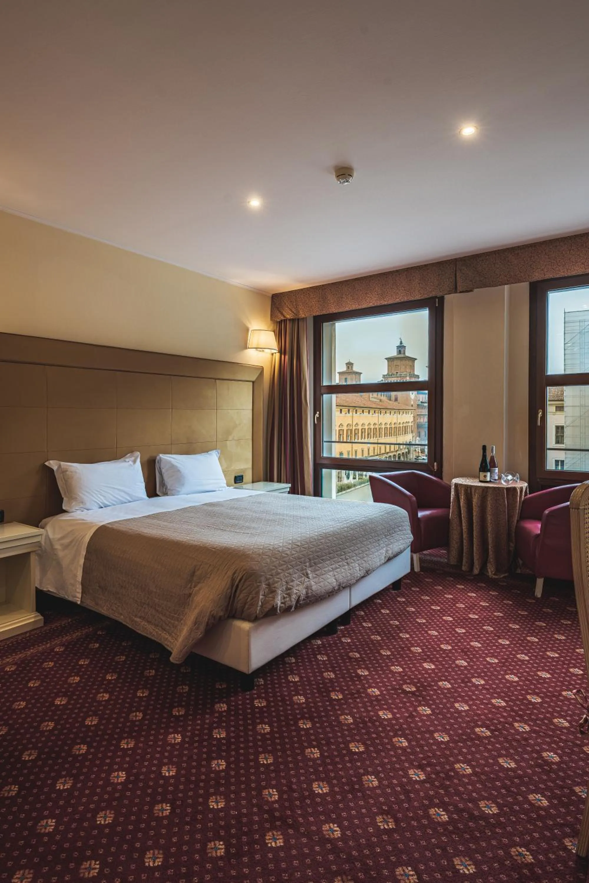 Photo of the whole room, Bed in THE DOME - Panoramic Rooms