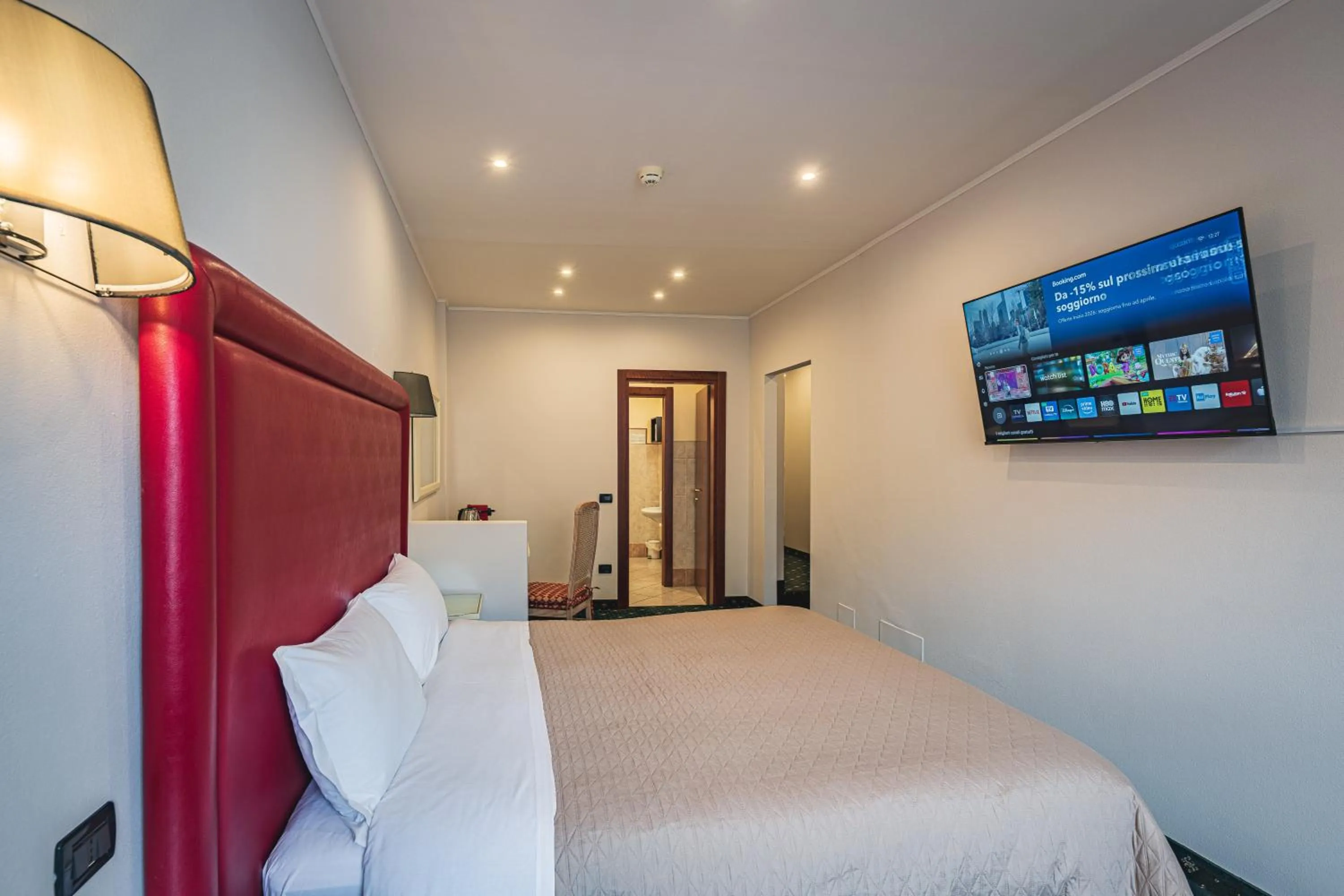 Photo of the whole room, Bed in THE DOME - Panoramic Rooms