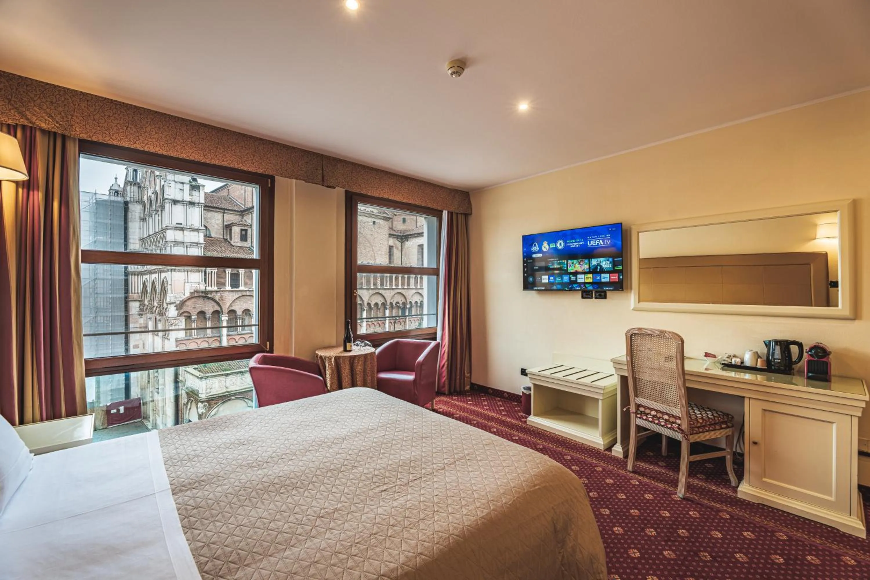 Photo of the whole room, Bed in THE DOME - Panoramic Rooms