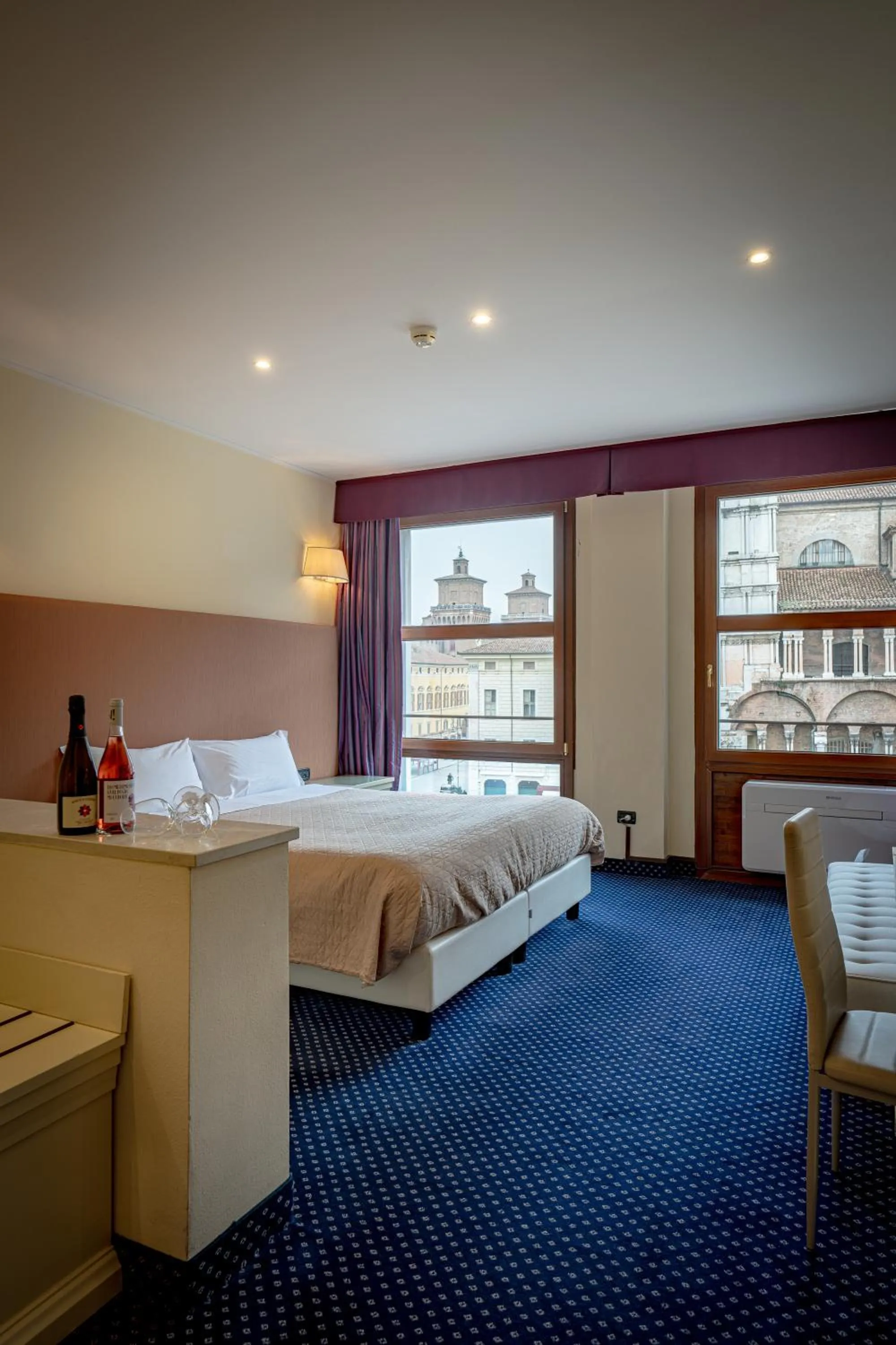 Photo of the whole room, Bed in THE DOME - Panoramic Rooms