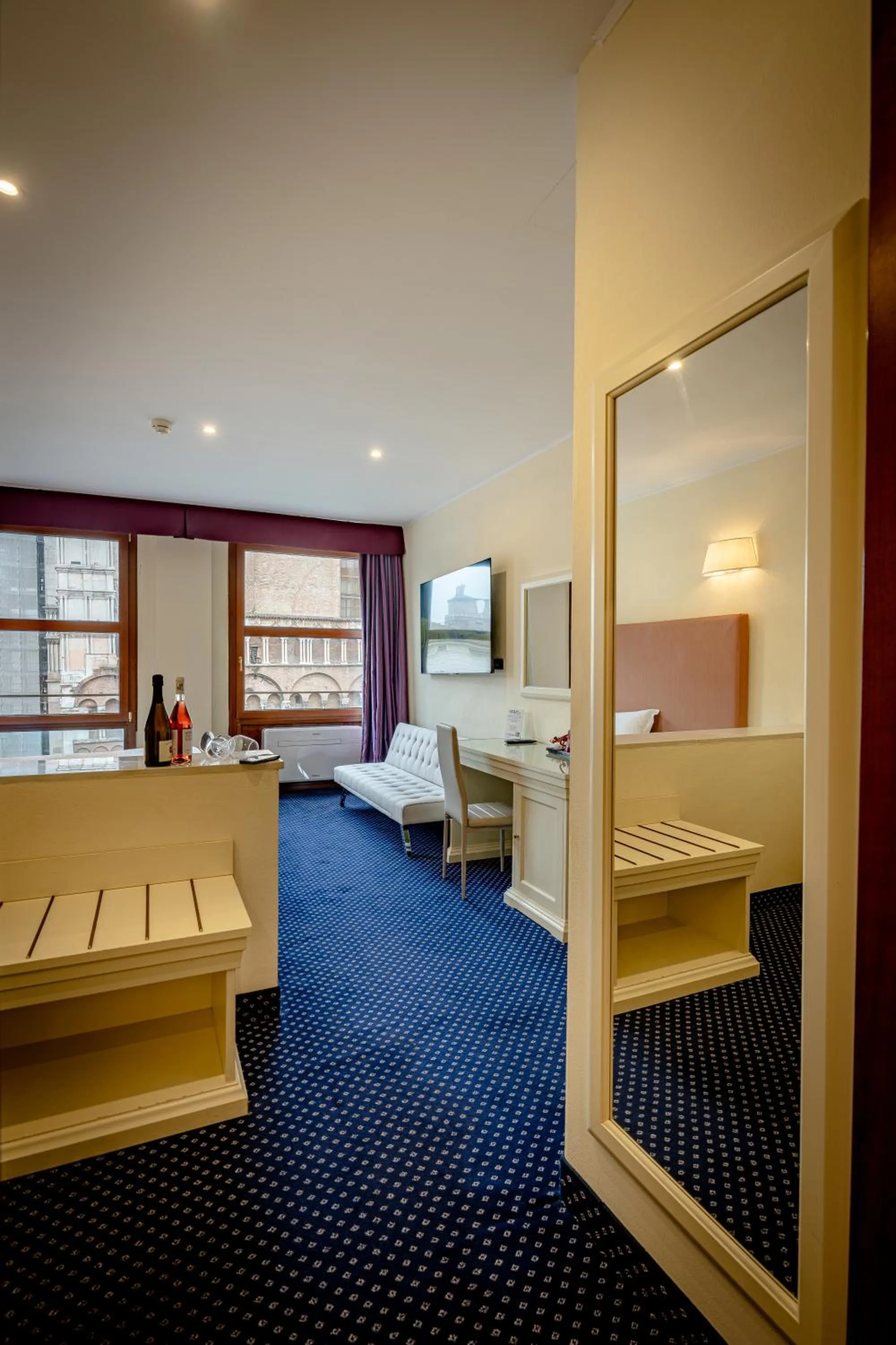 Photo of the whole room, Bed in THE DOME - Panoramic Rooms