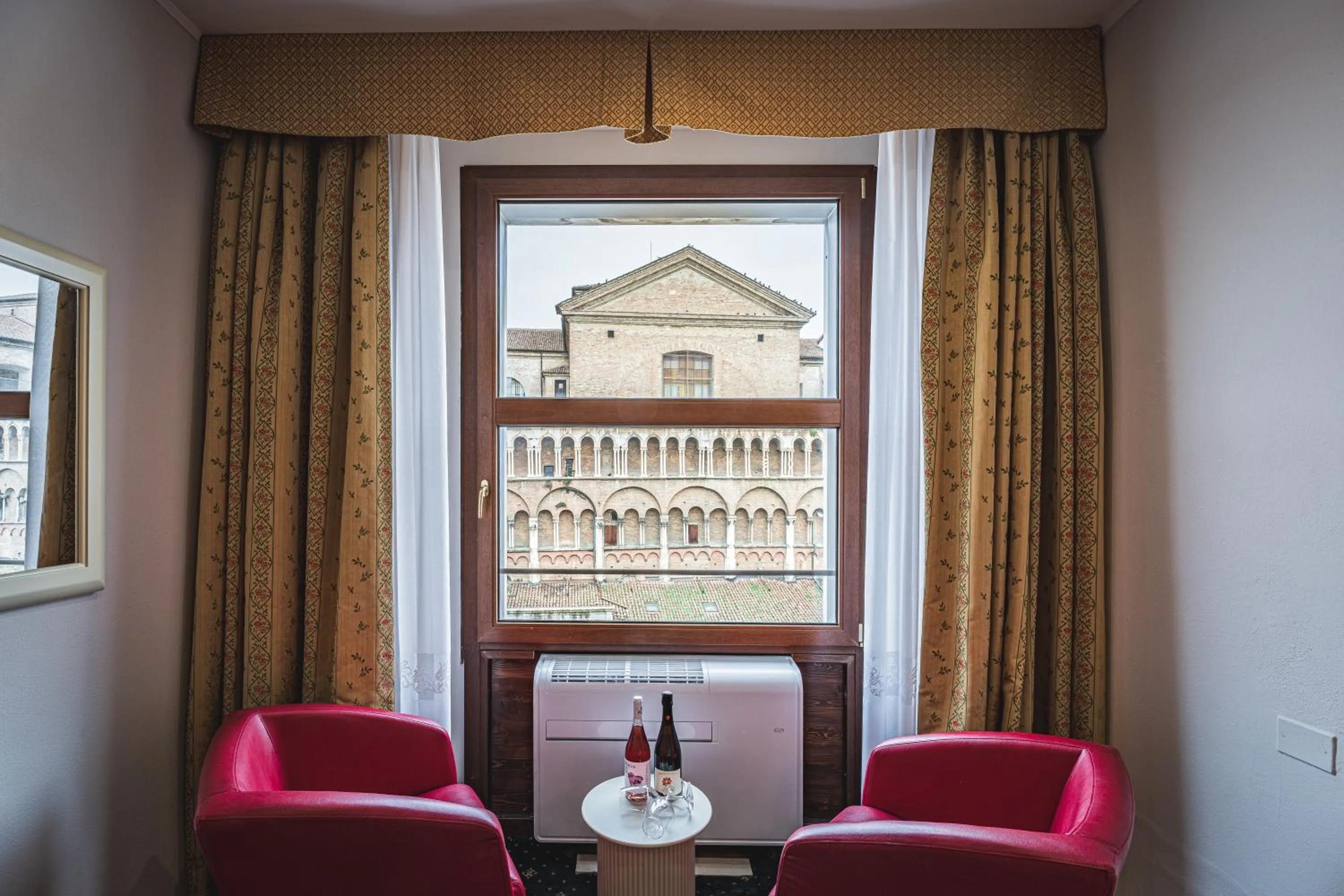 Seating area in THE DOME - Panoramic Rooms