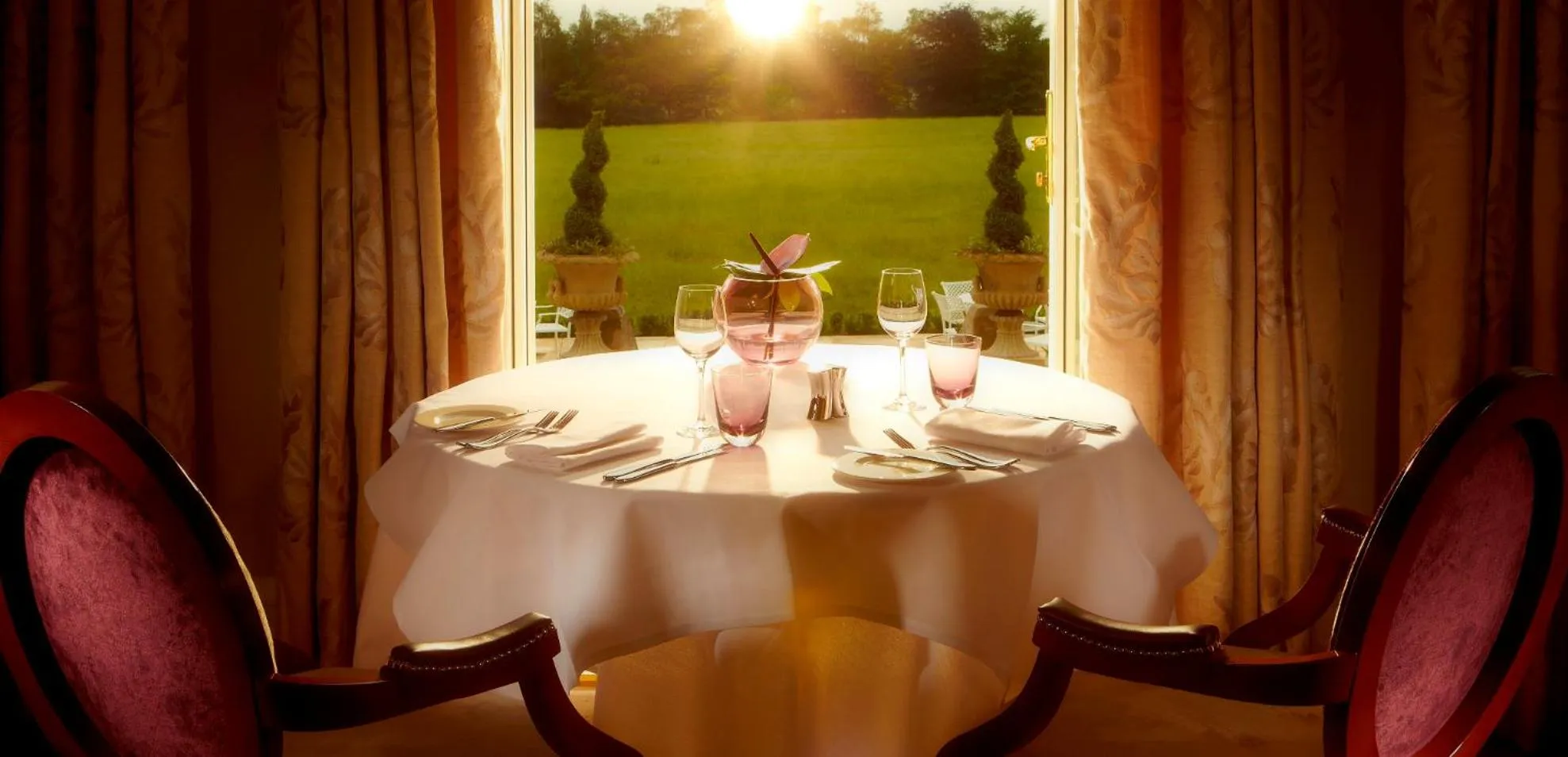 Restaurant/places to eat in Brockencote Hall