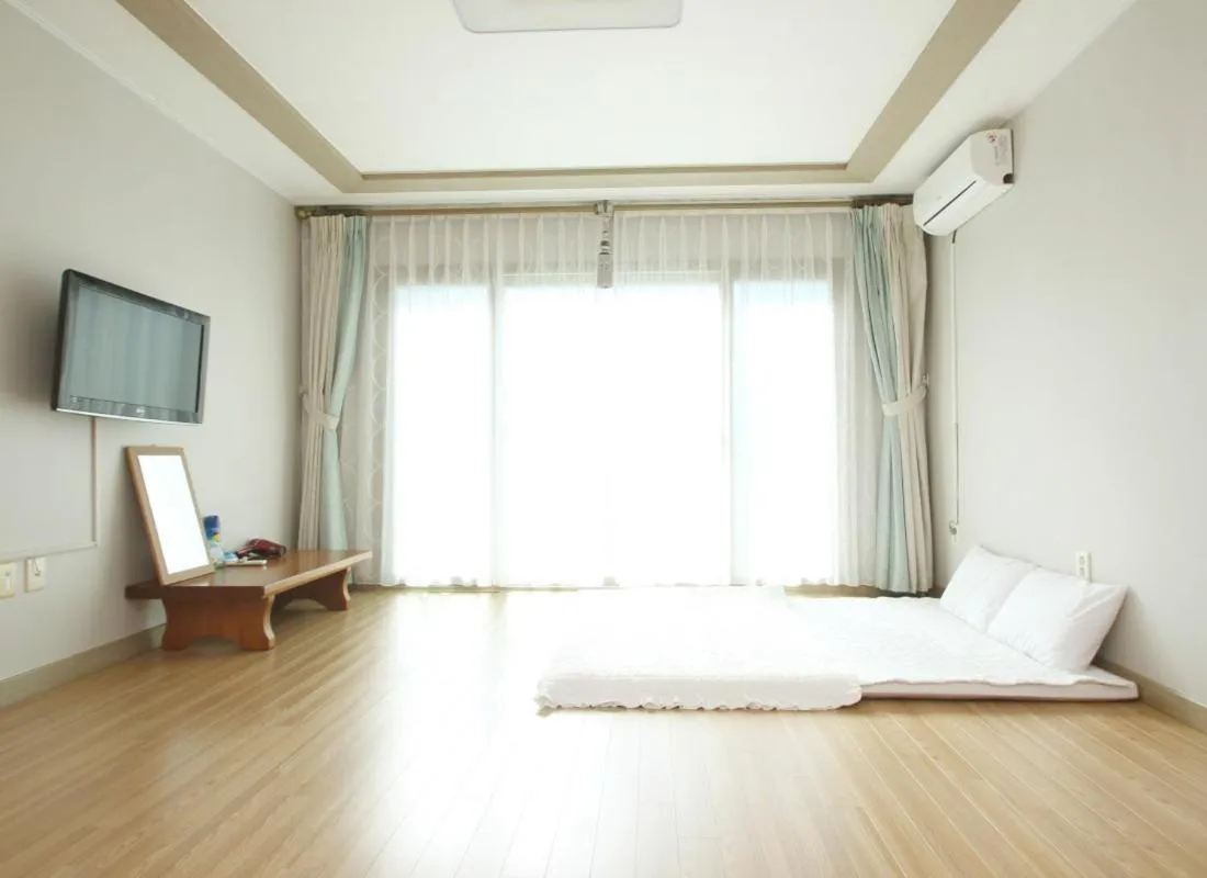 Bed in Jeju Soranghozen Pension