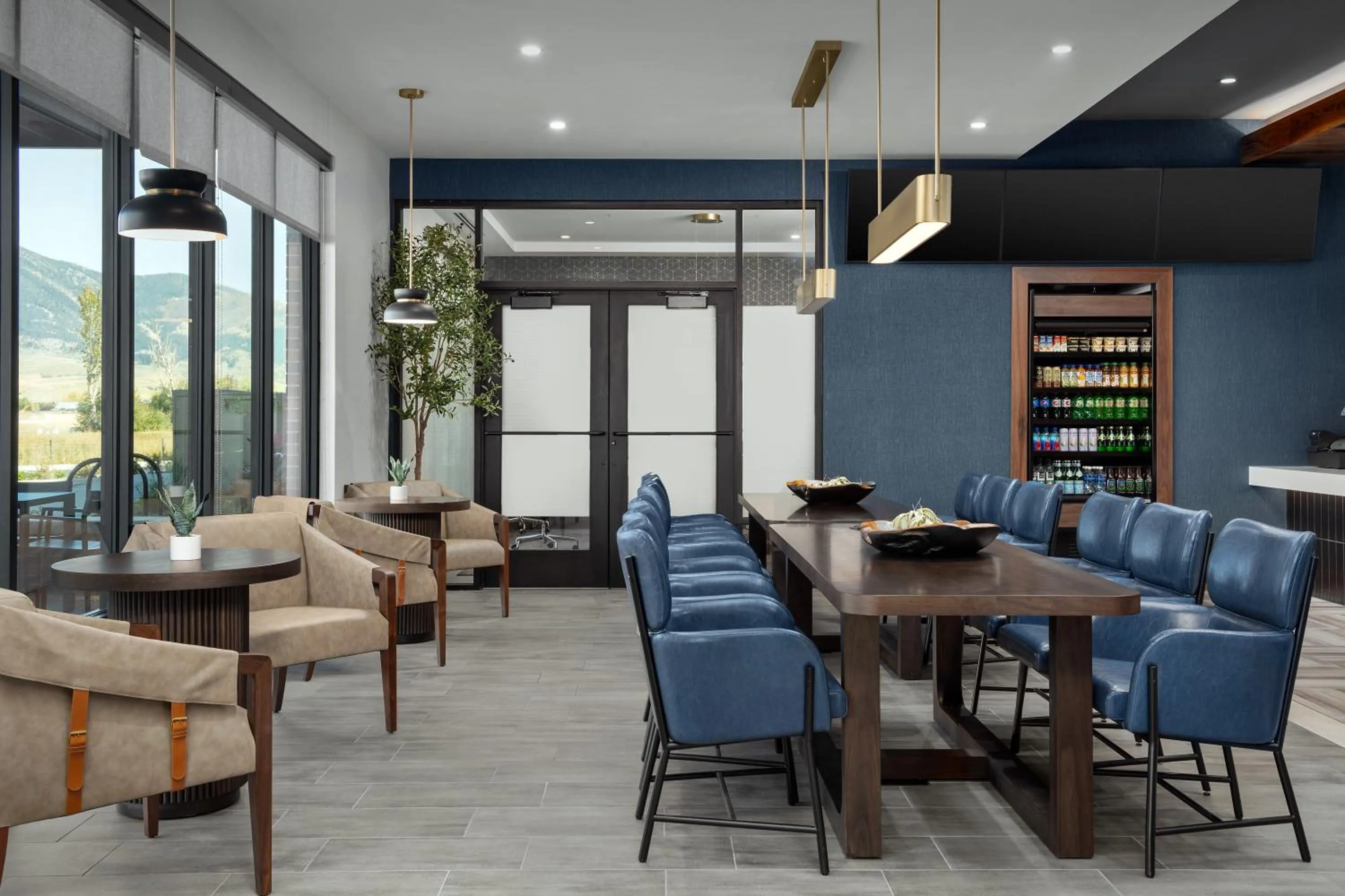 Seating area in Courtyard by Marriott Bozeman