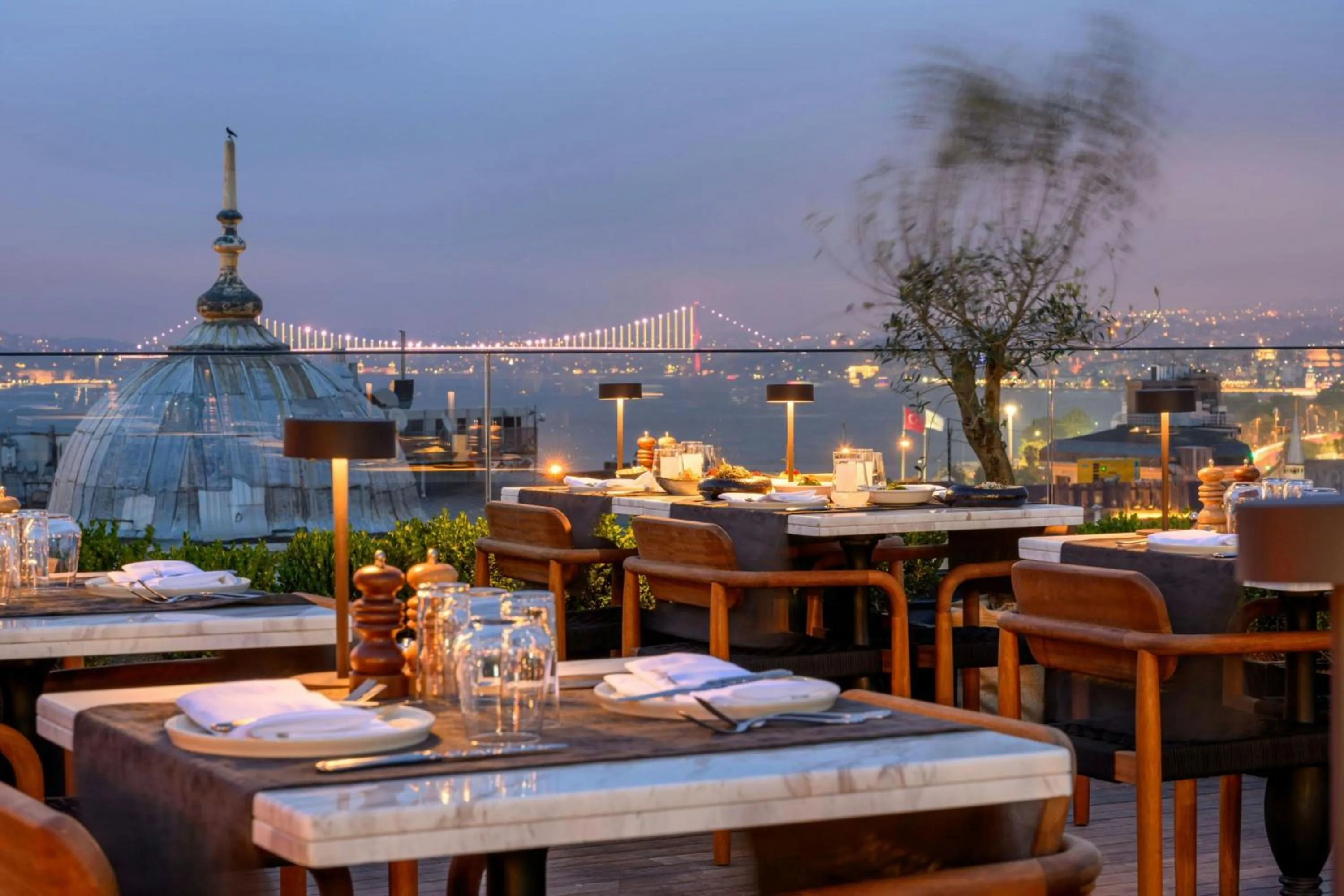 Lounge or bar in Orient Occident Hotel Istanbul, Autograph Collection