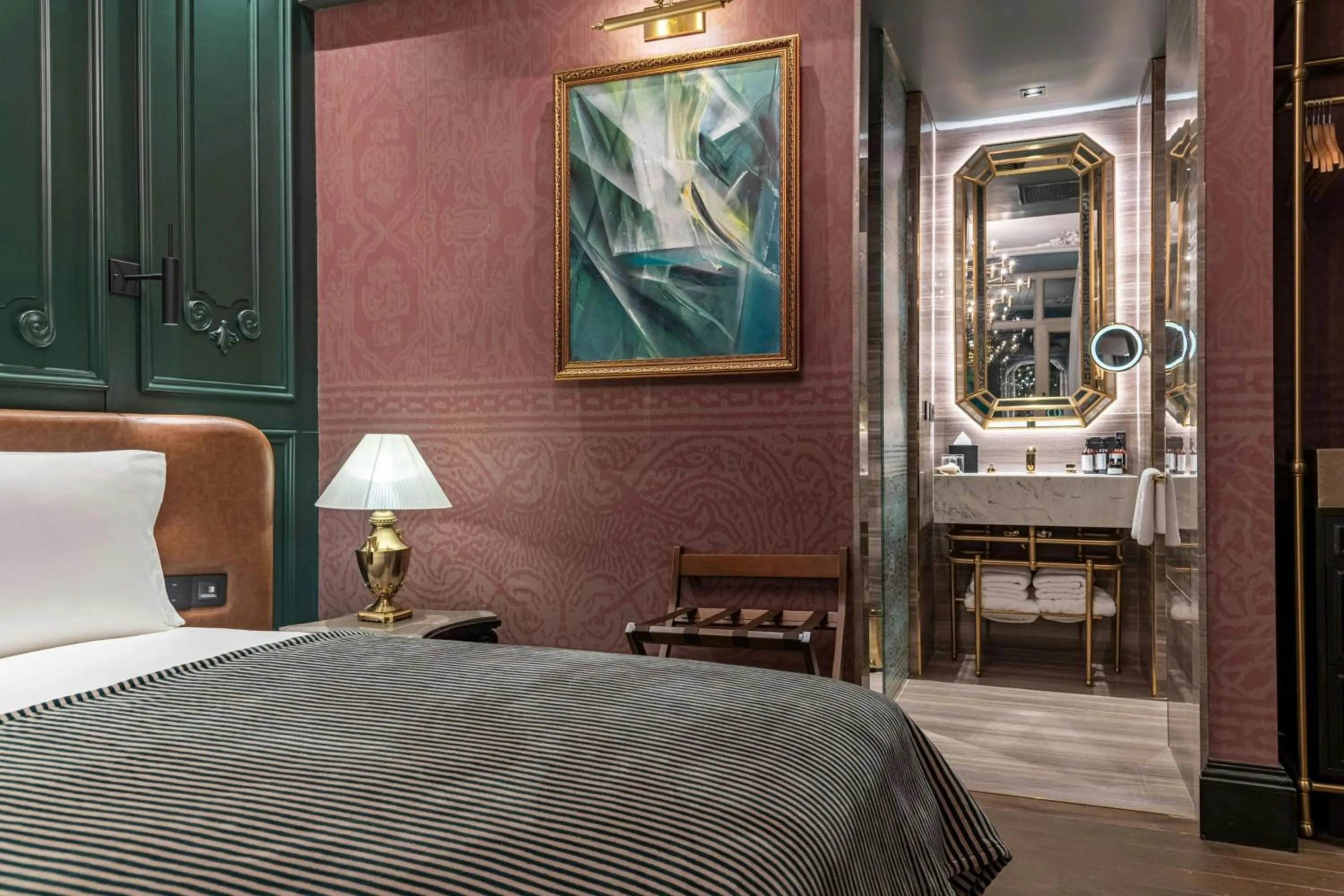 Photo of the whole room, Bed in Orient Occident Hotel Istanbul, Autograph Collection