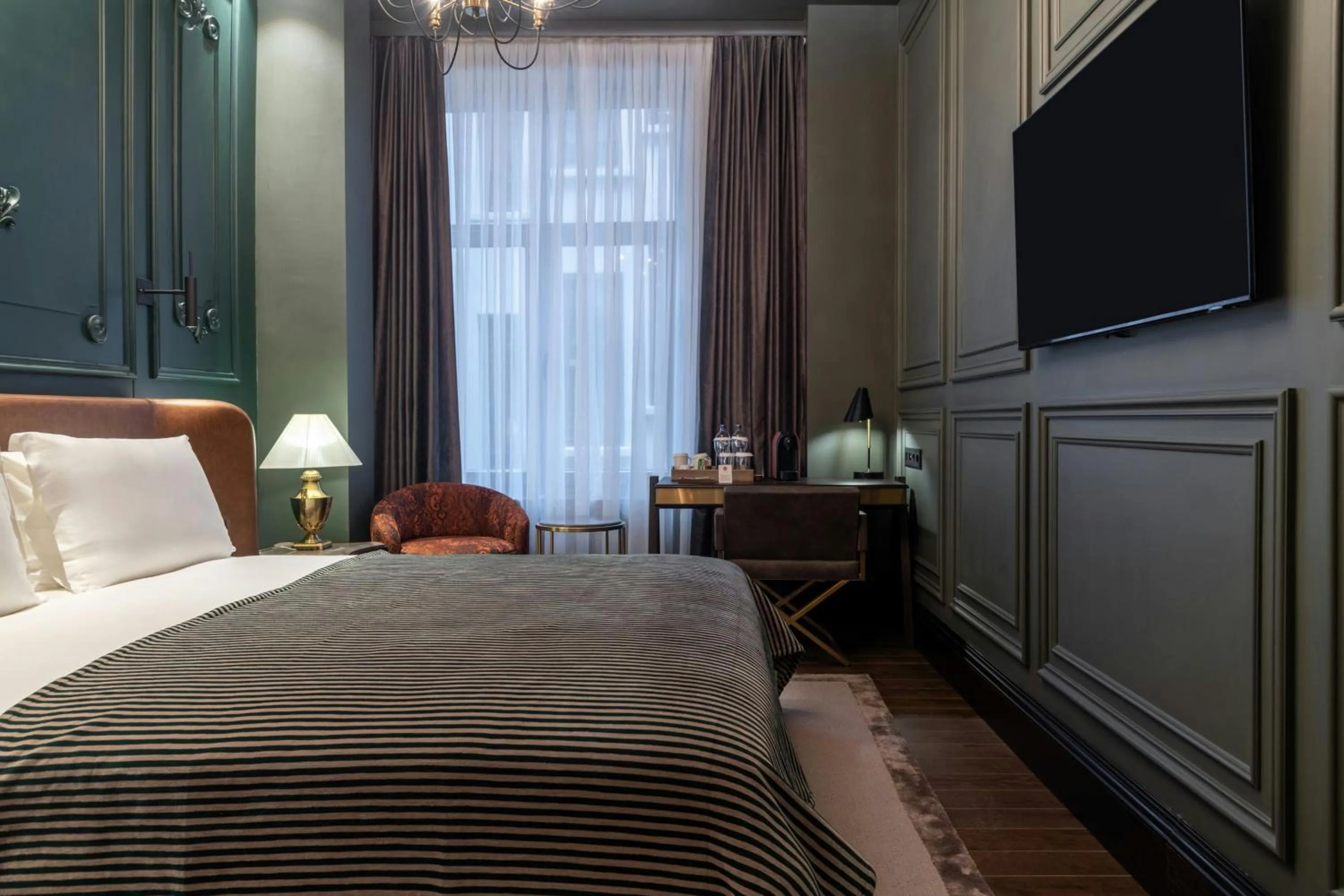 Photo of the whole room, Bed in Orient Occident Hotel Istanbul, Autograph Collection