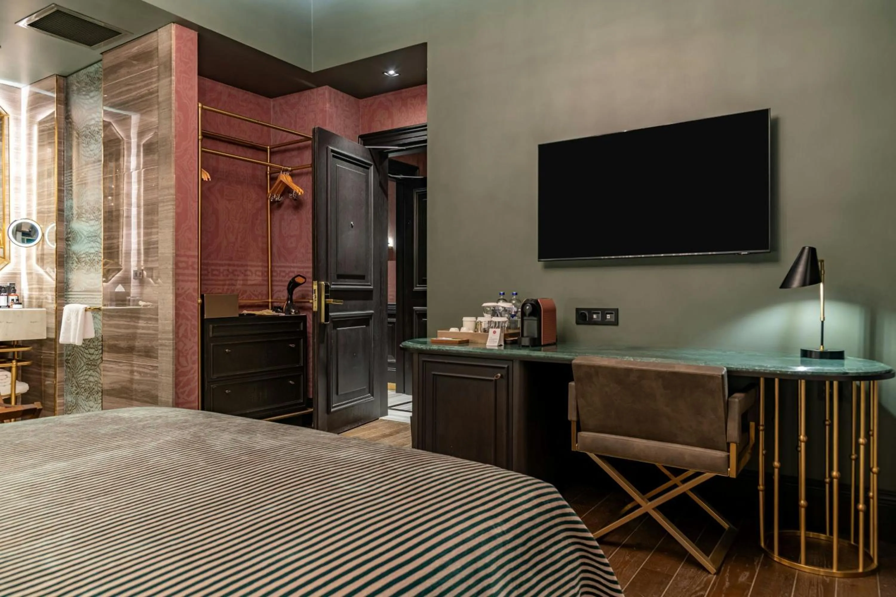 Photo of the whole room, Bed in Orient Occident Hotel Istanbul, Autograph Collection