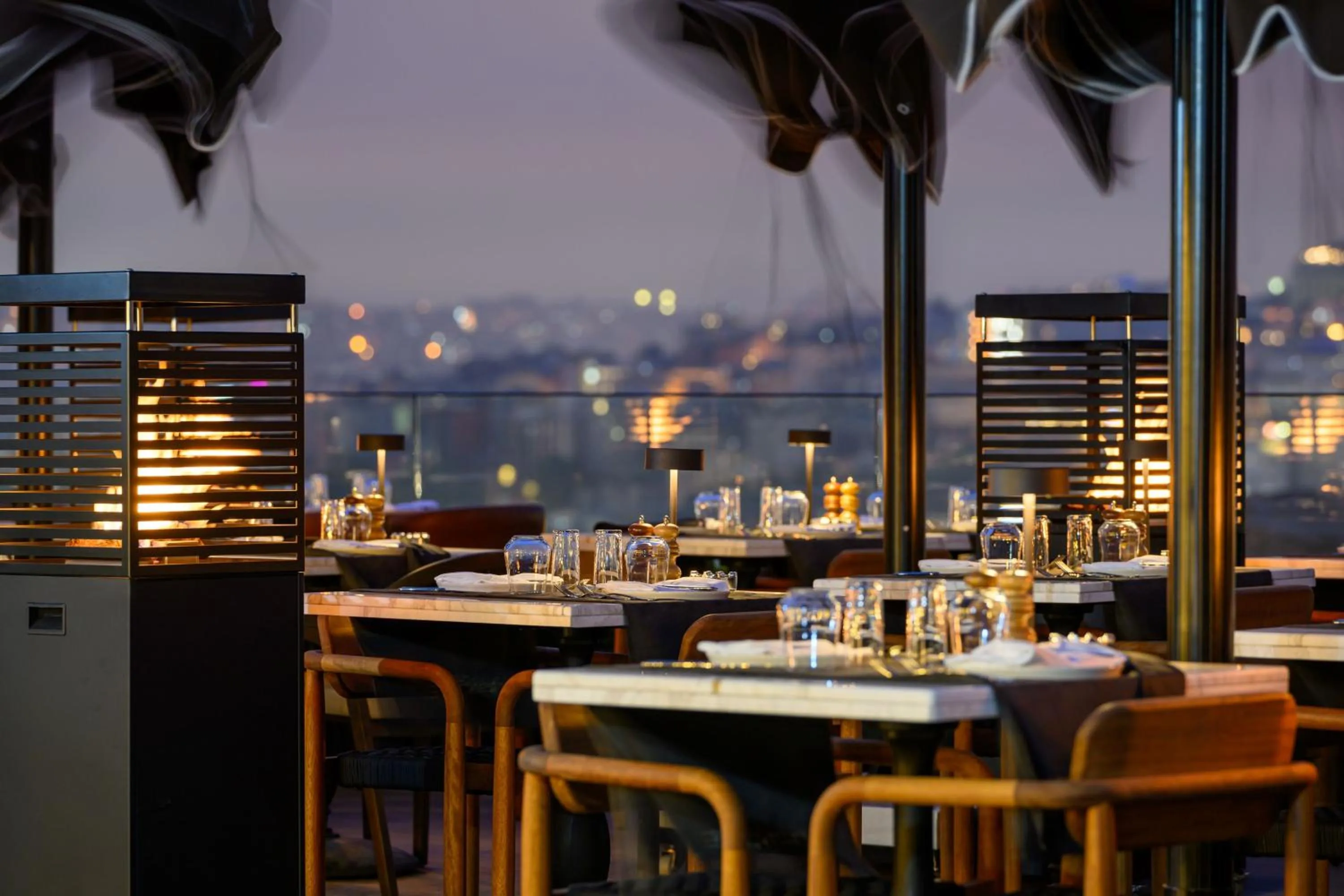 Restaurant/places to eat in Orient Occident Hotel Istanbul, Autograph Collection