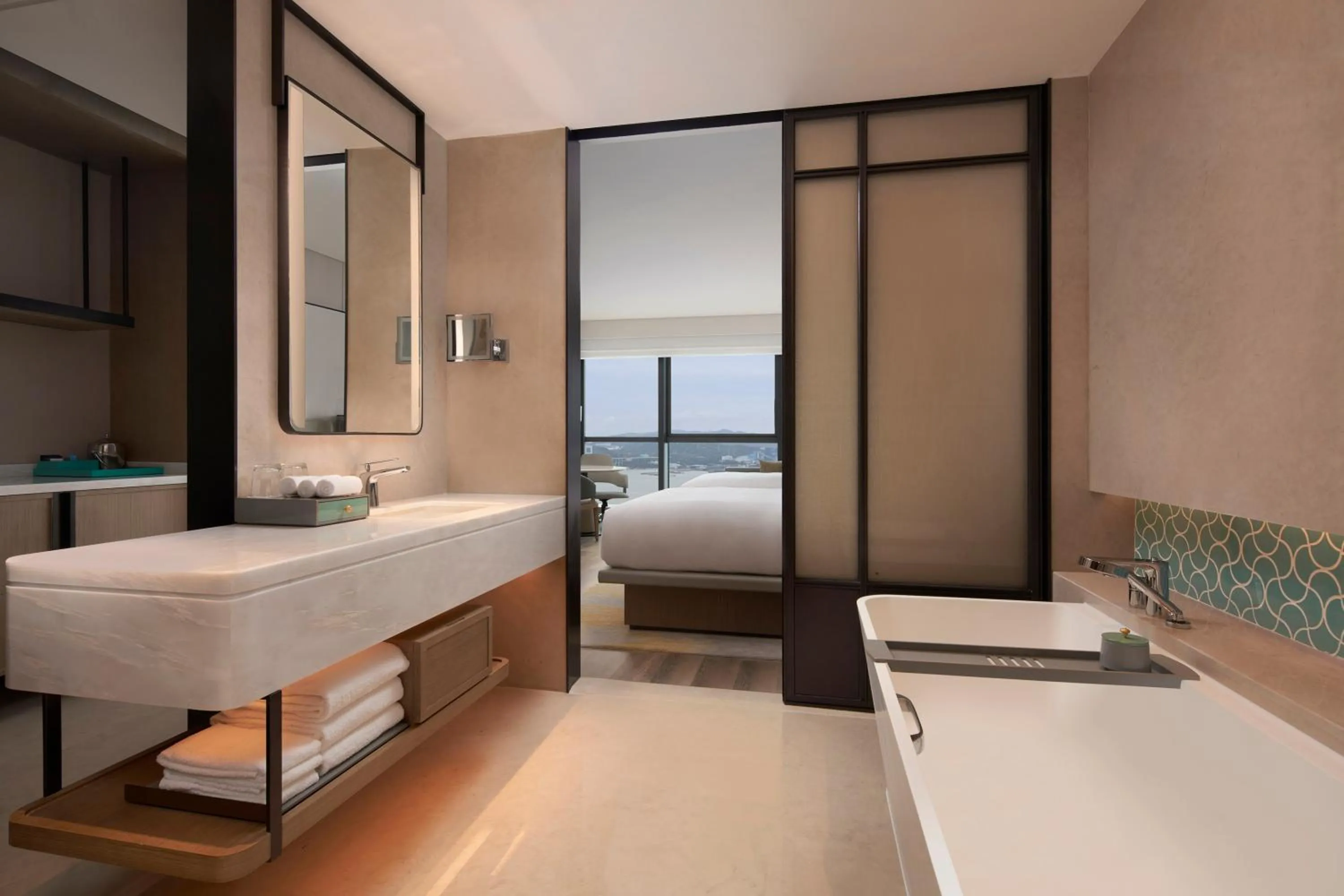 Toilet, Bed in Shantou Marriott Hotel