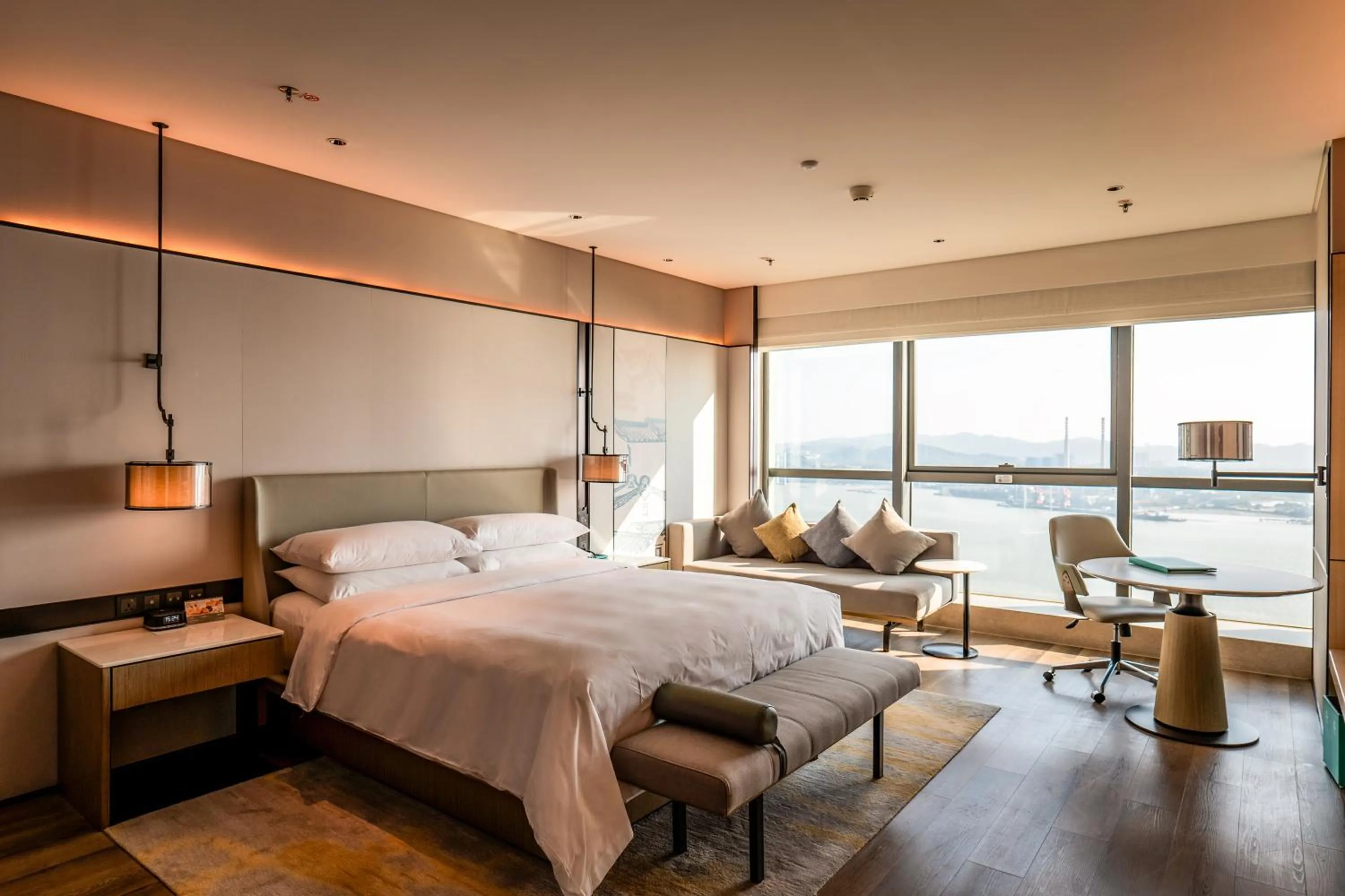 Photo of the whole room, Bed in Shantou Marriott Hotel