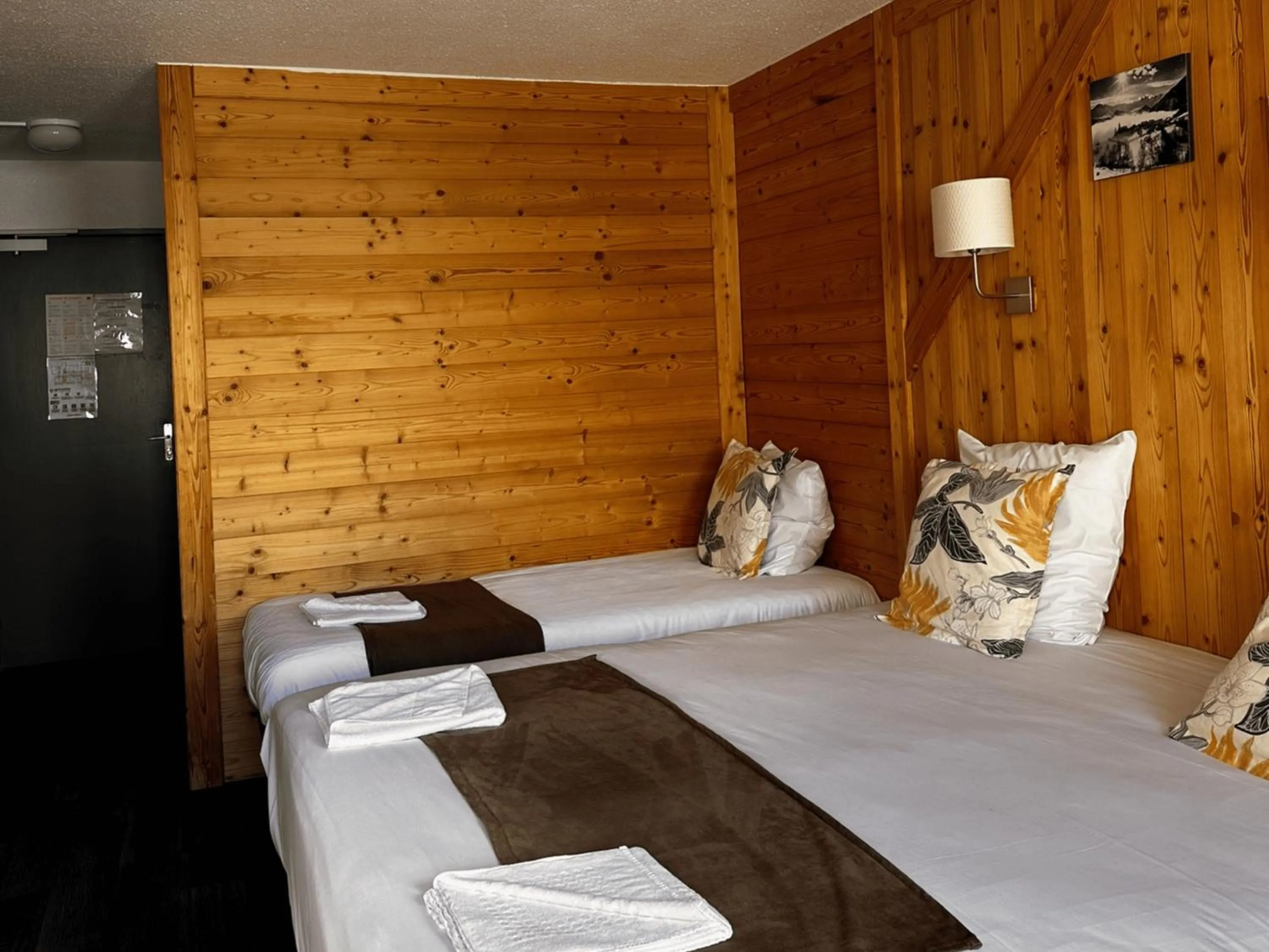 Bed in Hôtel & Spa Les Carrettes