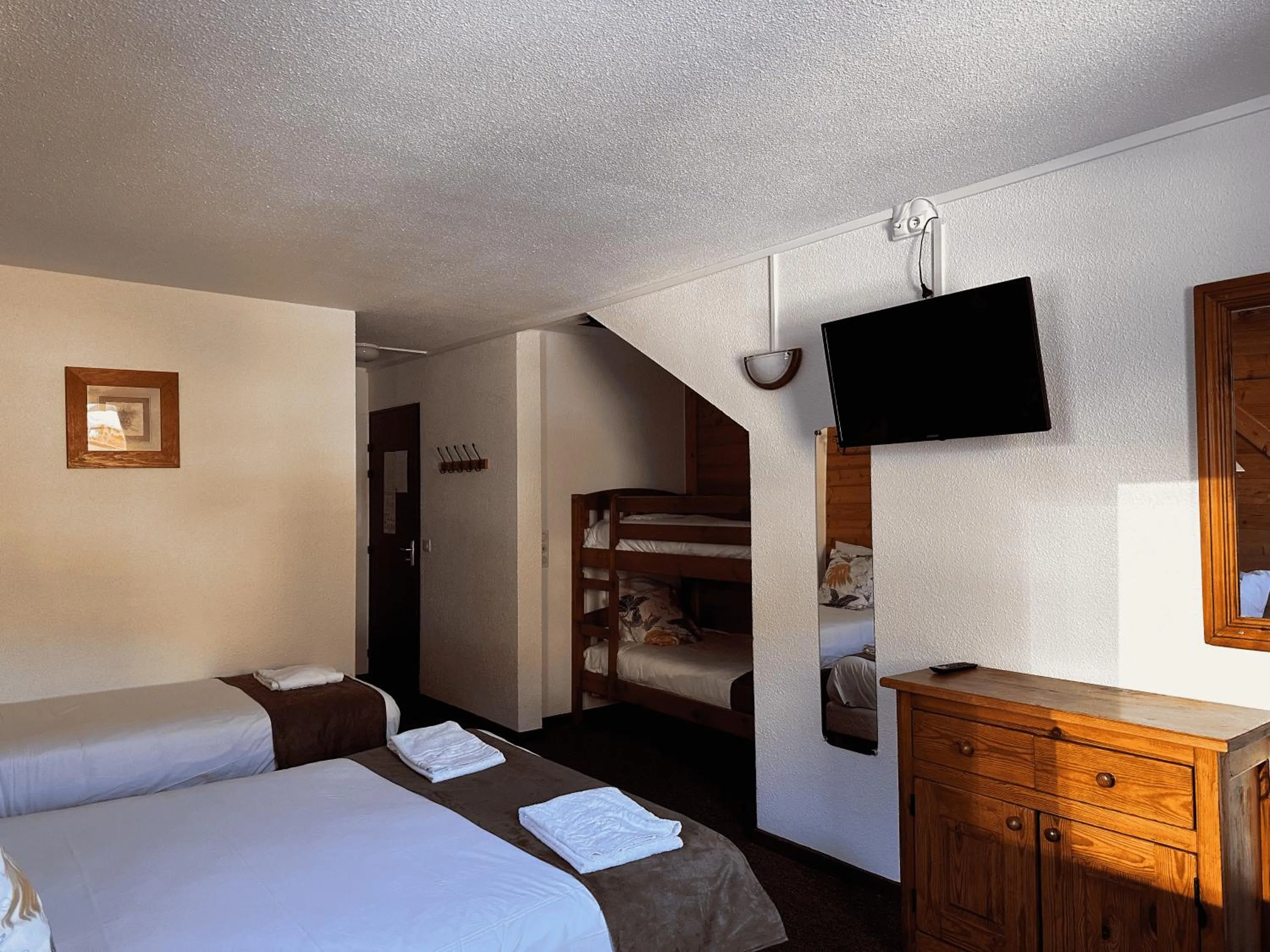 Bed in Hôtel & Spa Les Carrettes