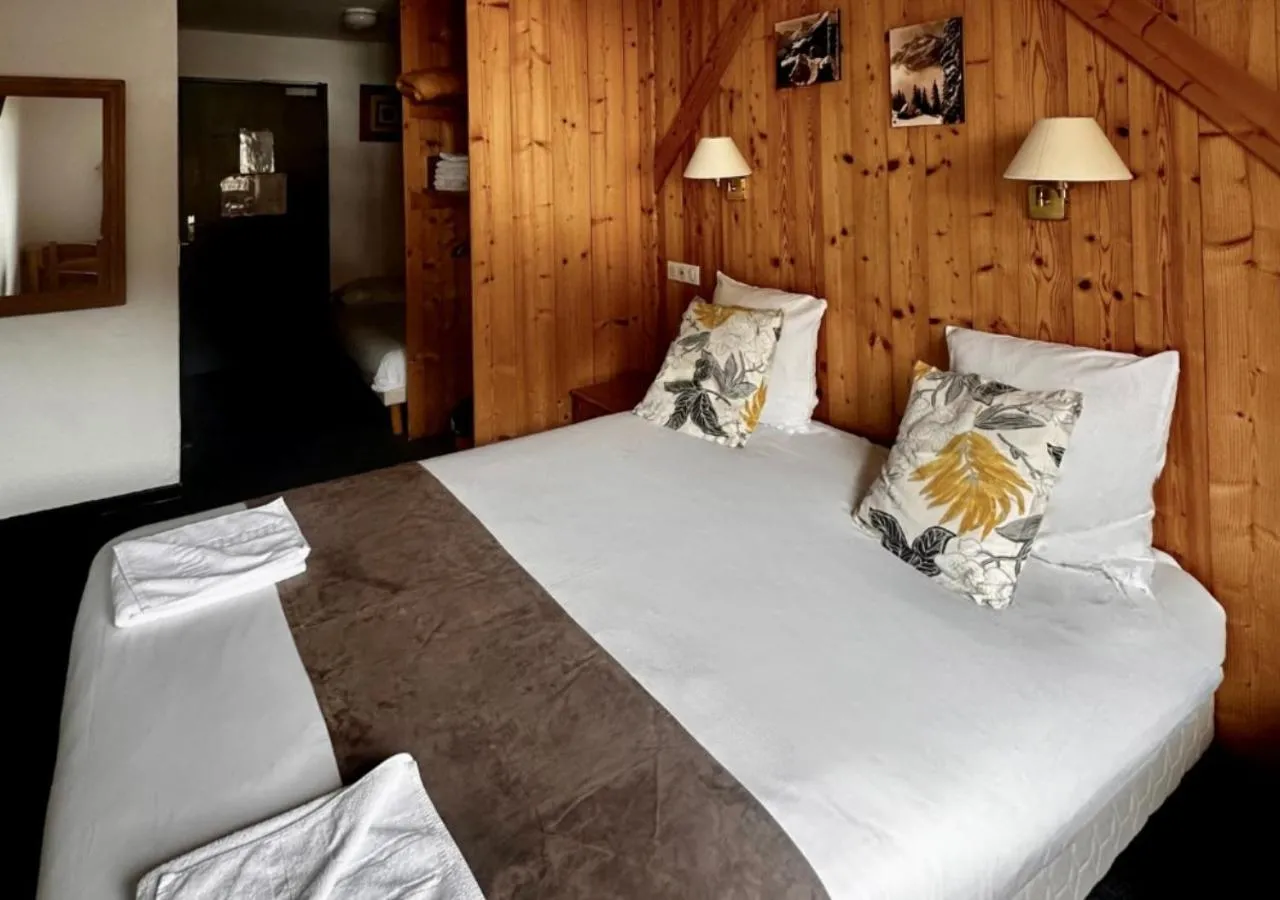 Bed in Hôtel & Spa Les Carrettes