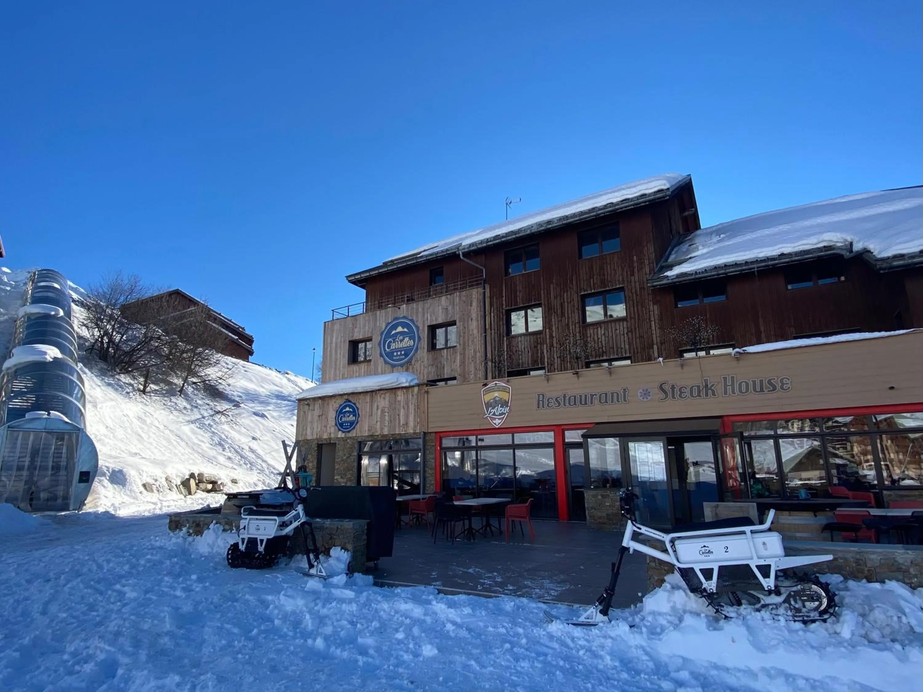Property building in Hôtel & Spa Les Carrettes