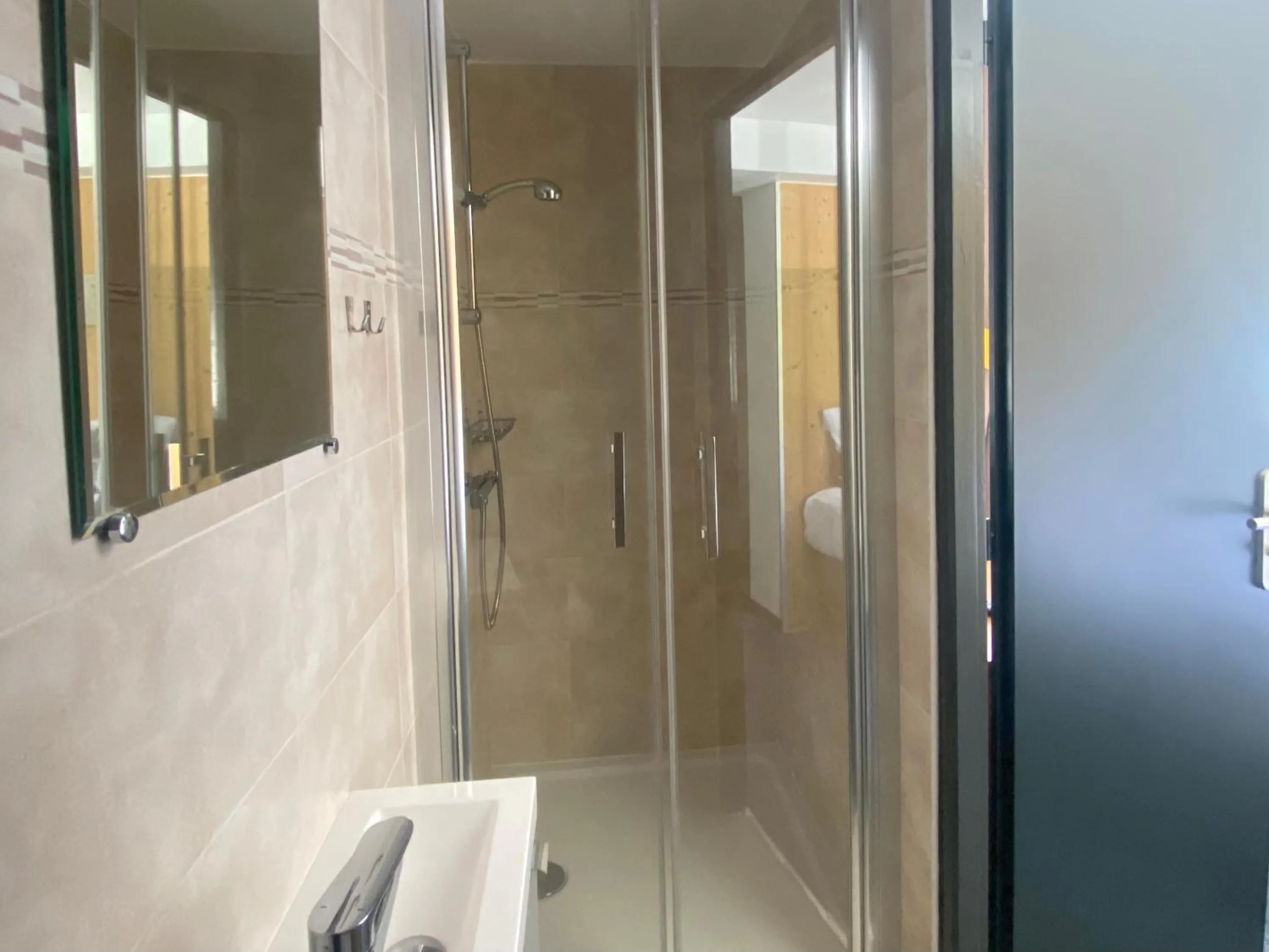 Bathroom in Hôtel & Spa Les Carrettes