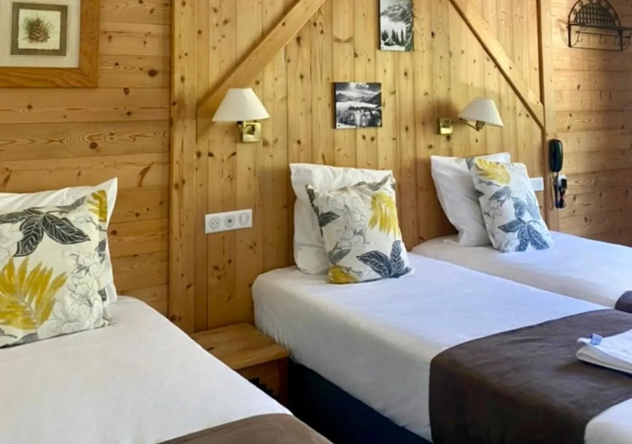 Bed in Hôtel & Spa Les Carrettes