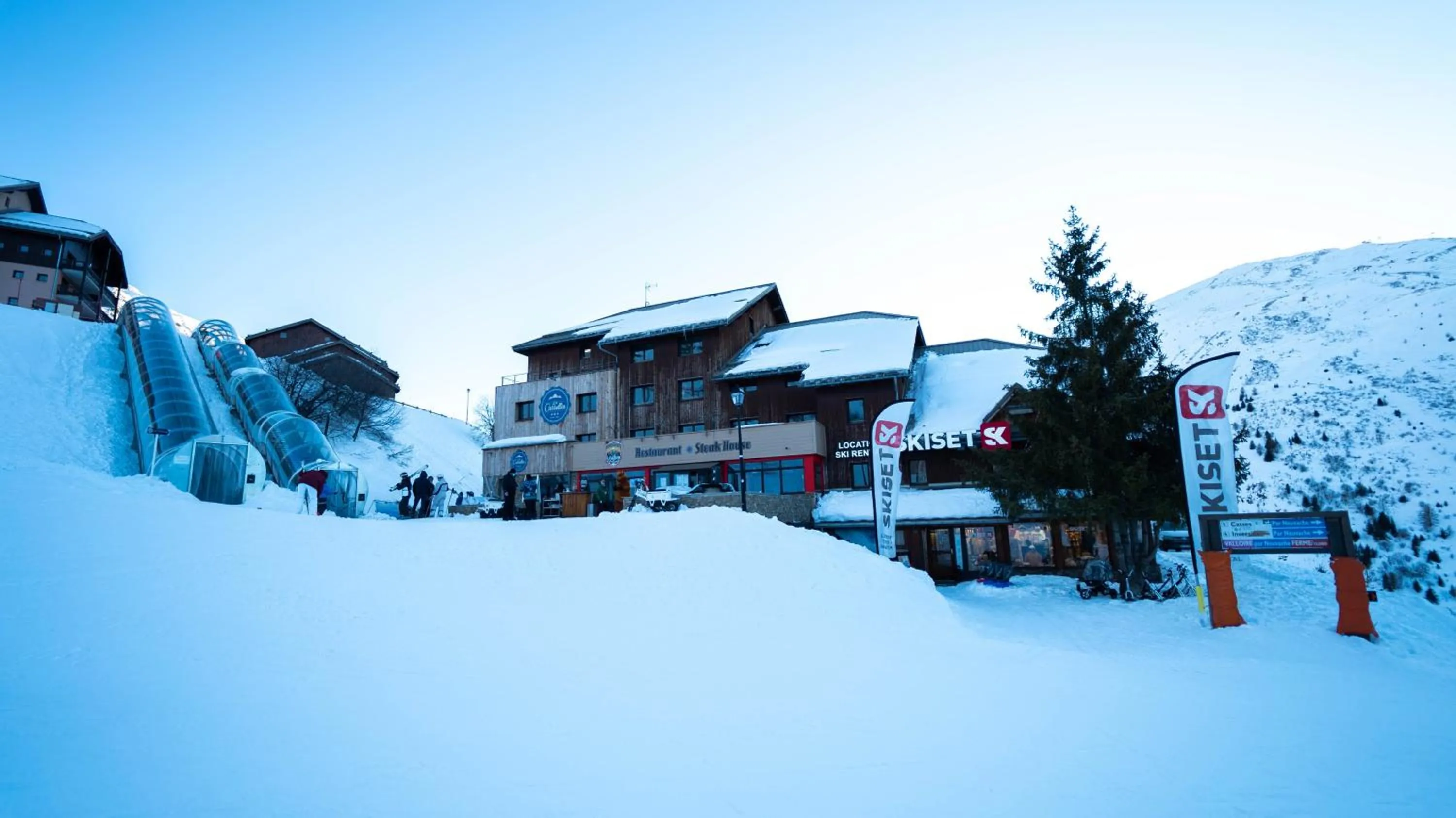 Property building in Hôtel & Spa Les Carrettes