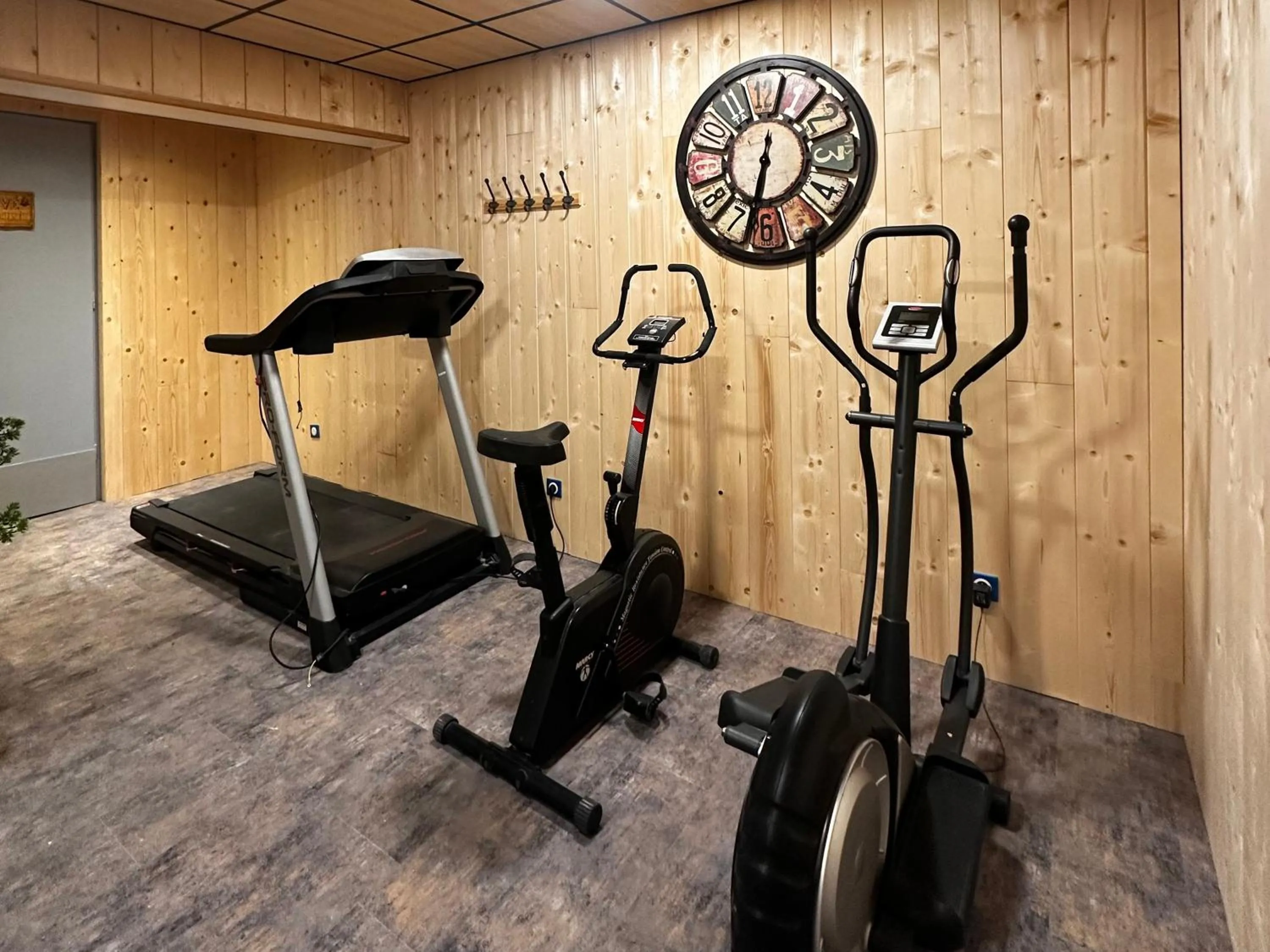 Fitness centre/facilities in Hôtel & Spa Les Carrettes