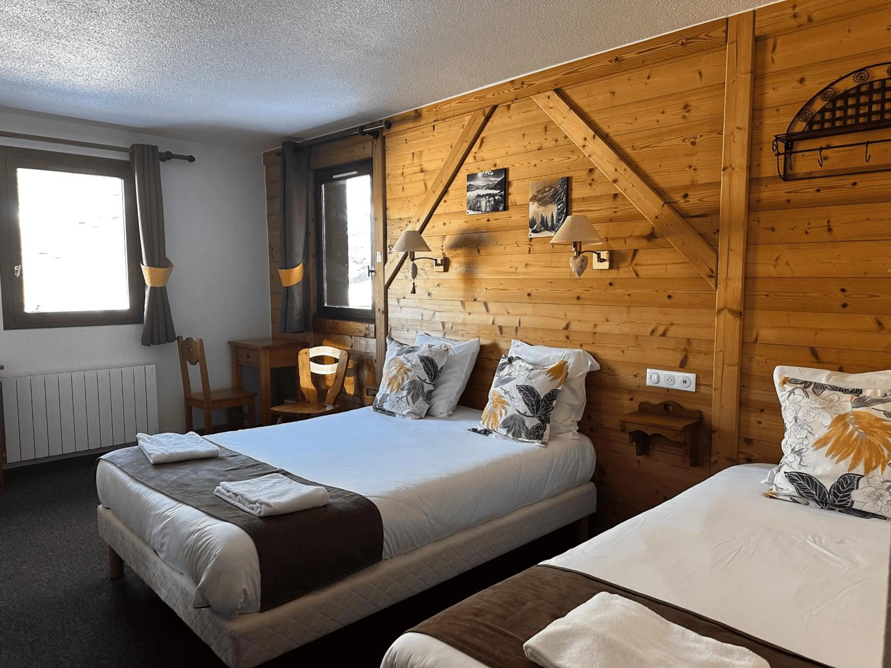 Bed in Hôtel & Spa Les Carrettes