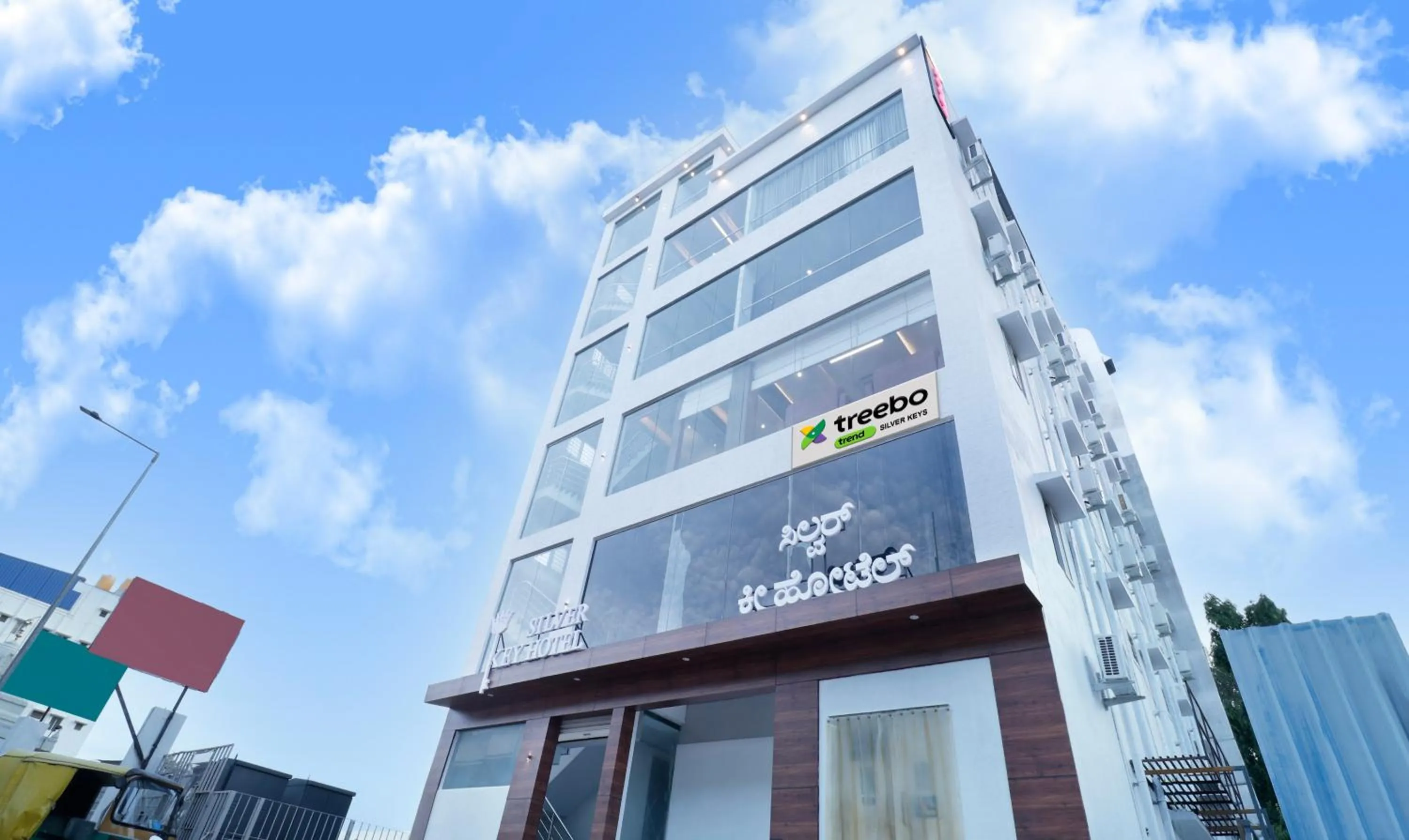 Property building in Itsy Hotels Silver Keys