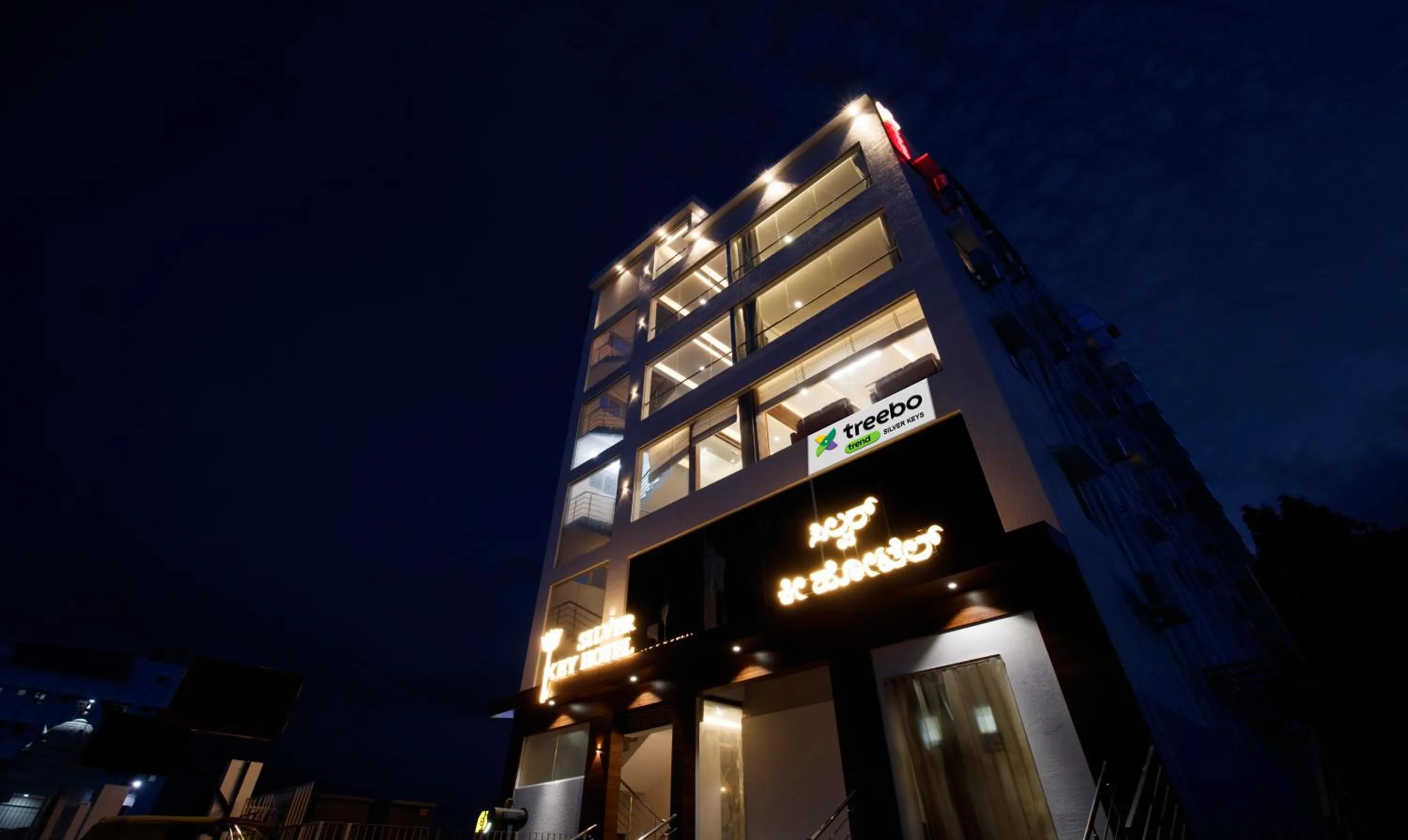 Property building in Itsy Hotels Silver Keys