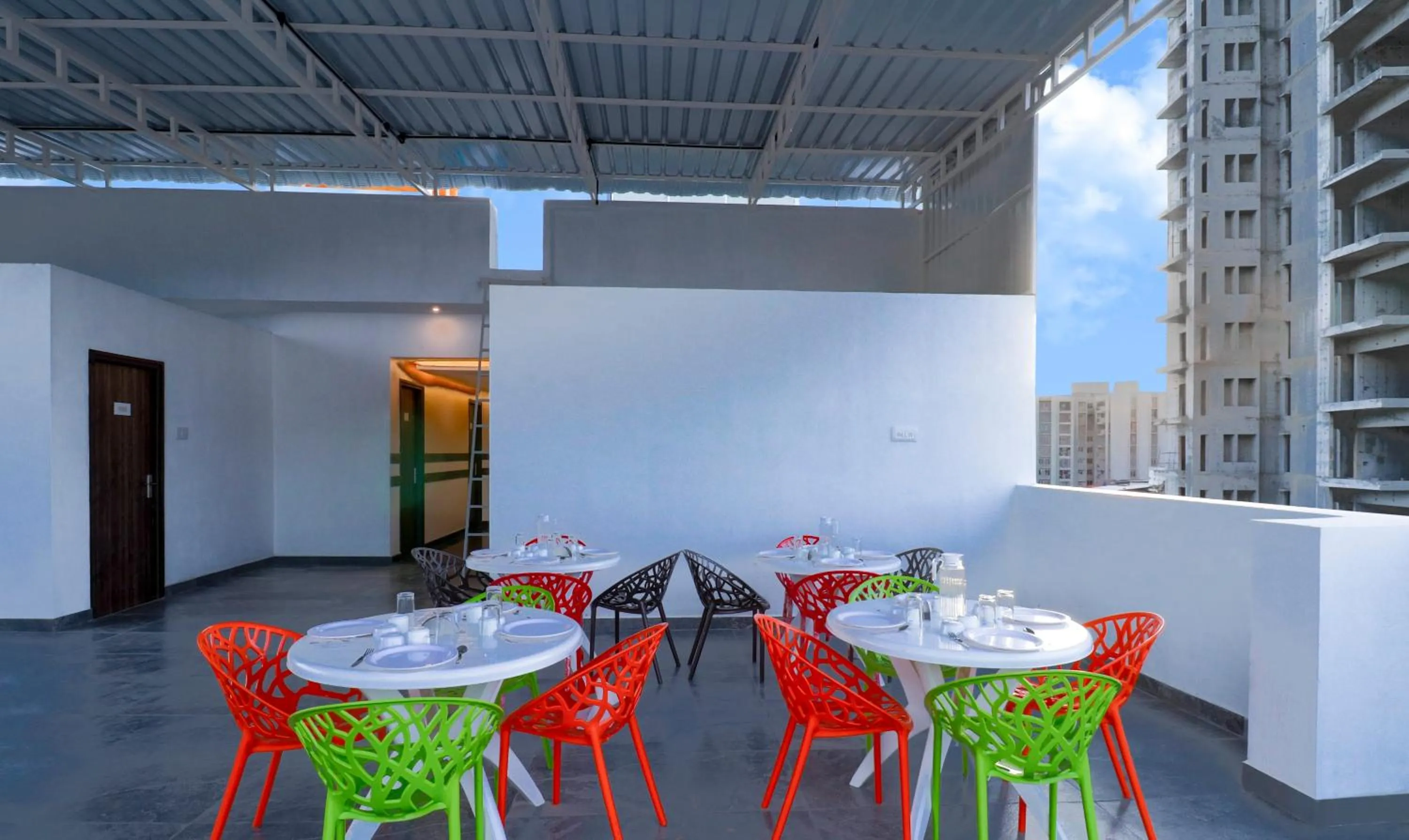 Dining area in Itsy Hotels Silver Keys