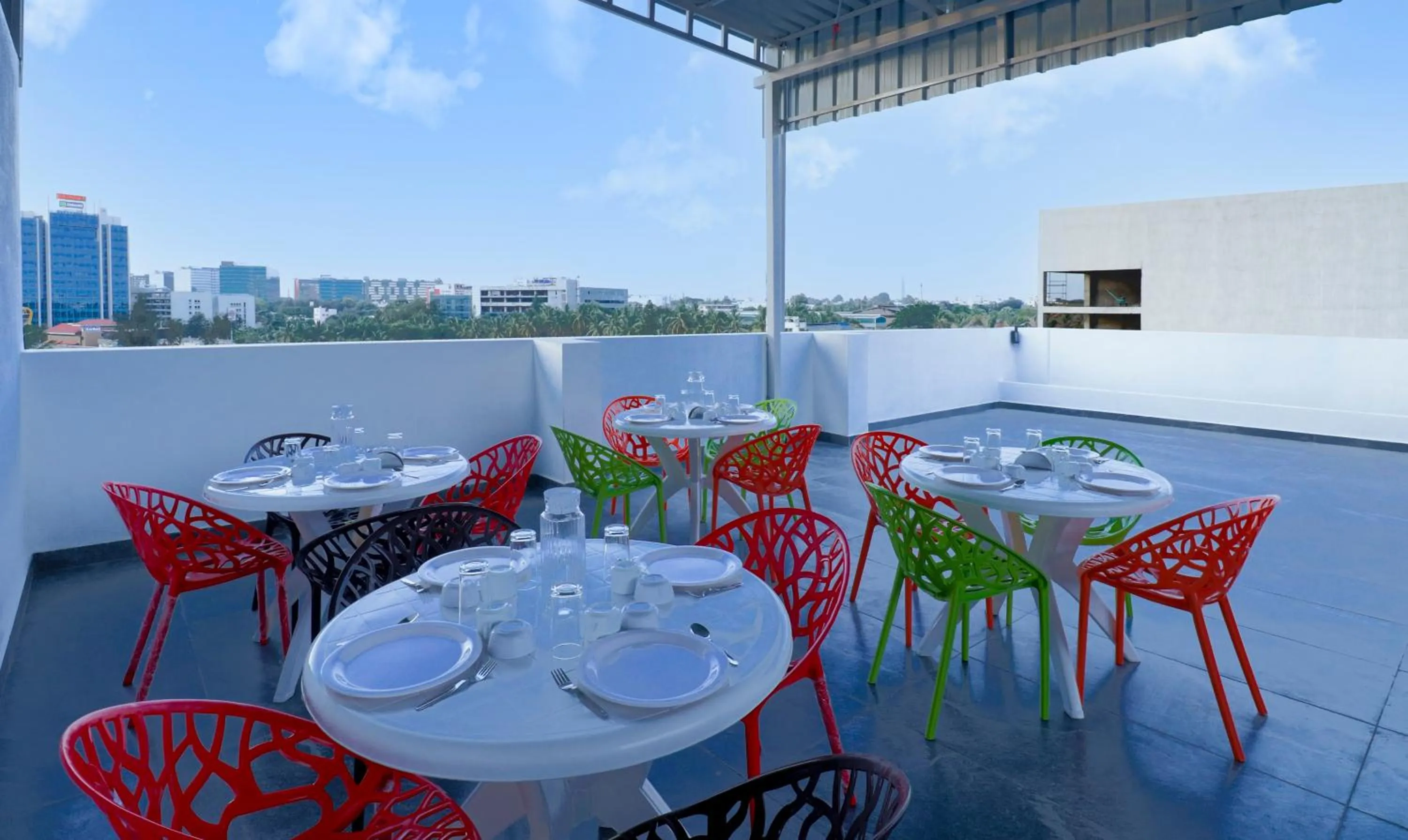 Dining area in Itsy Hotels Silver Keys