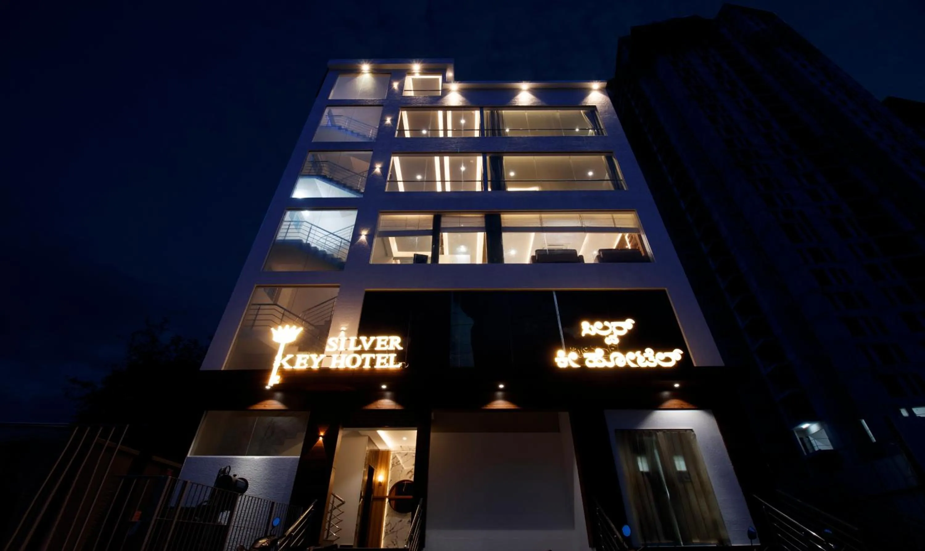 Property building in Itsy Hotels Silver Keys