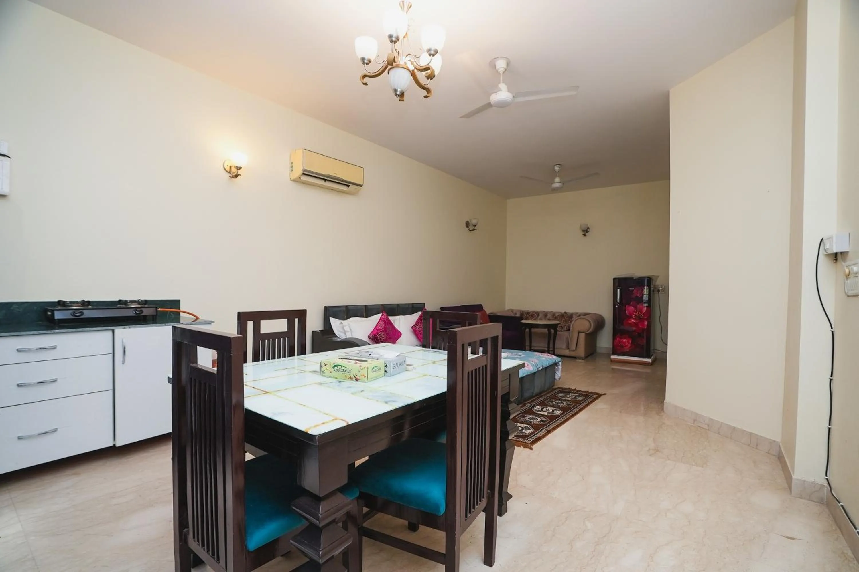 Dining area in Mintstar Apartment and Suites, Chittaranjan Park