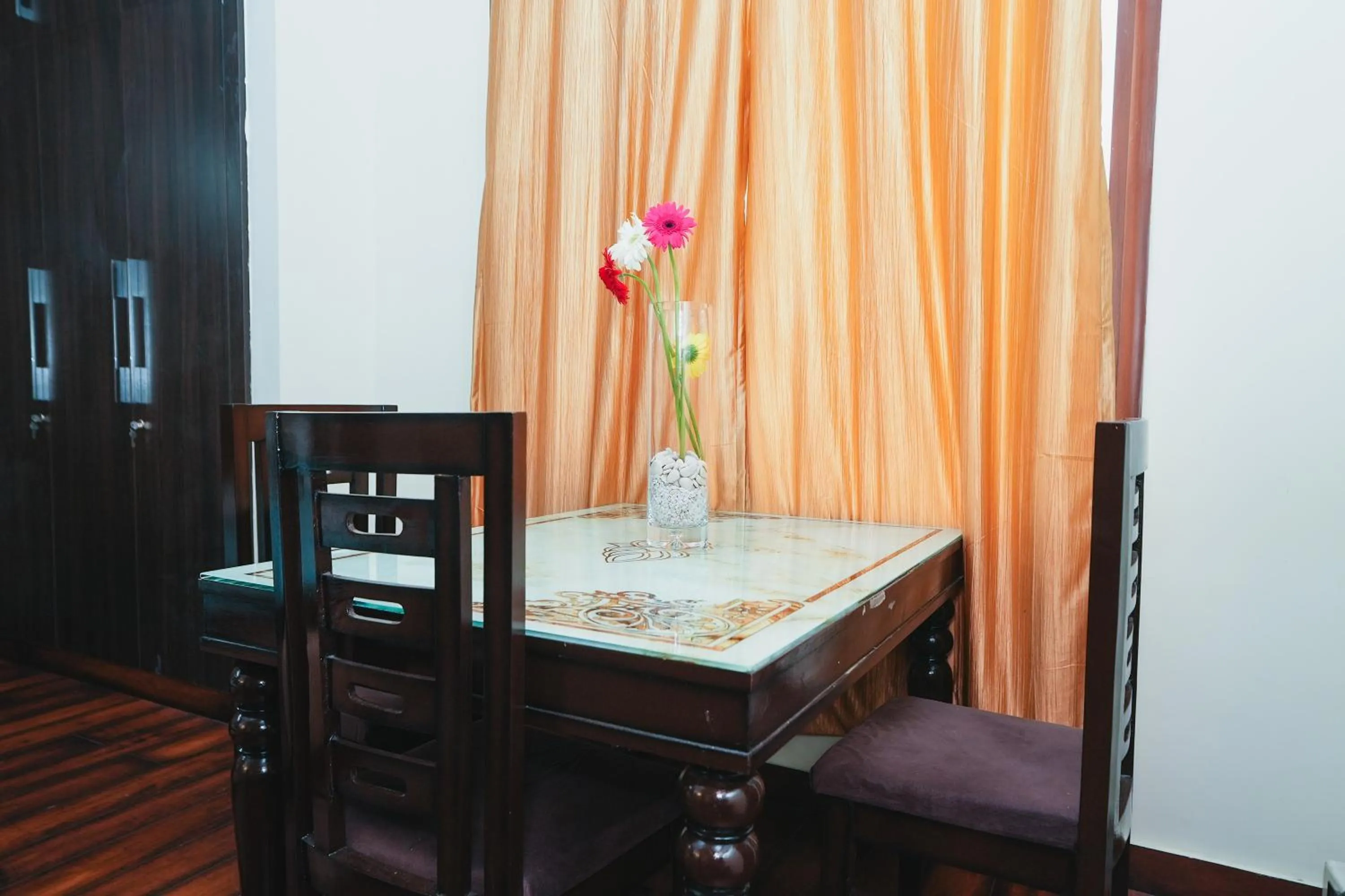 Dining area in Mintstar Apartment and Suites, Chittaranjan Park