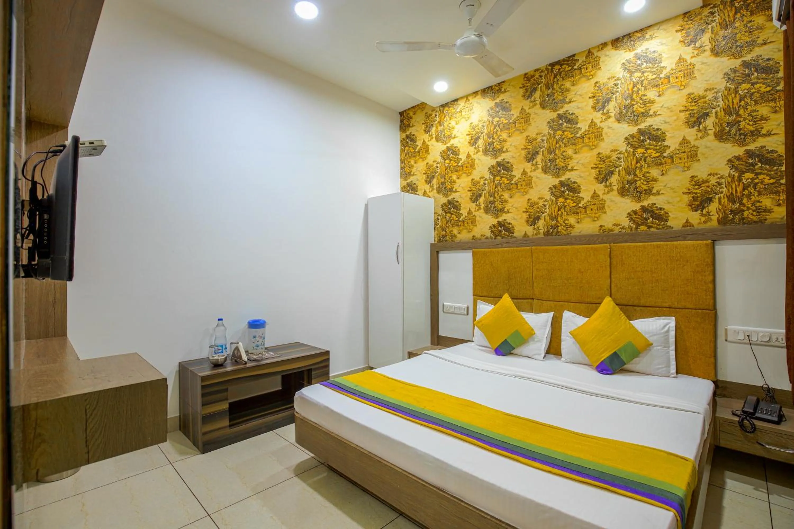 Bed in HOTEL LIME WOOD