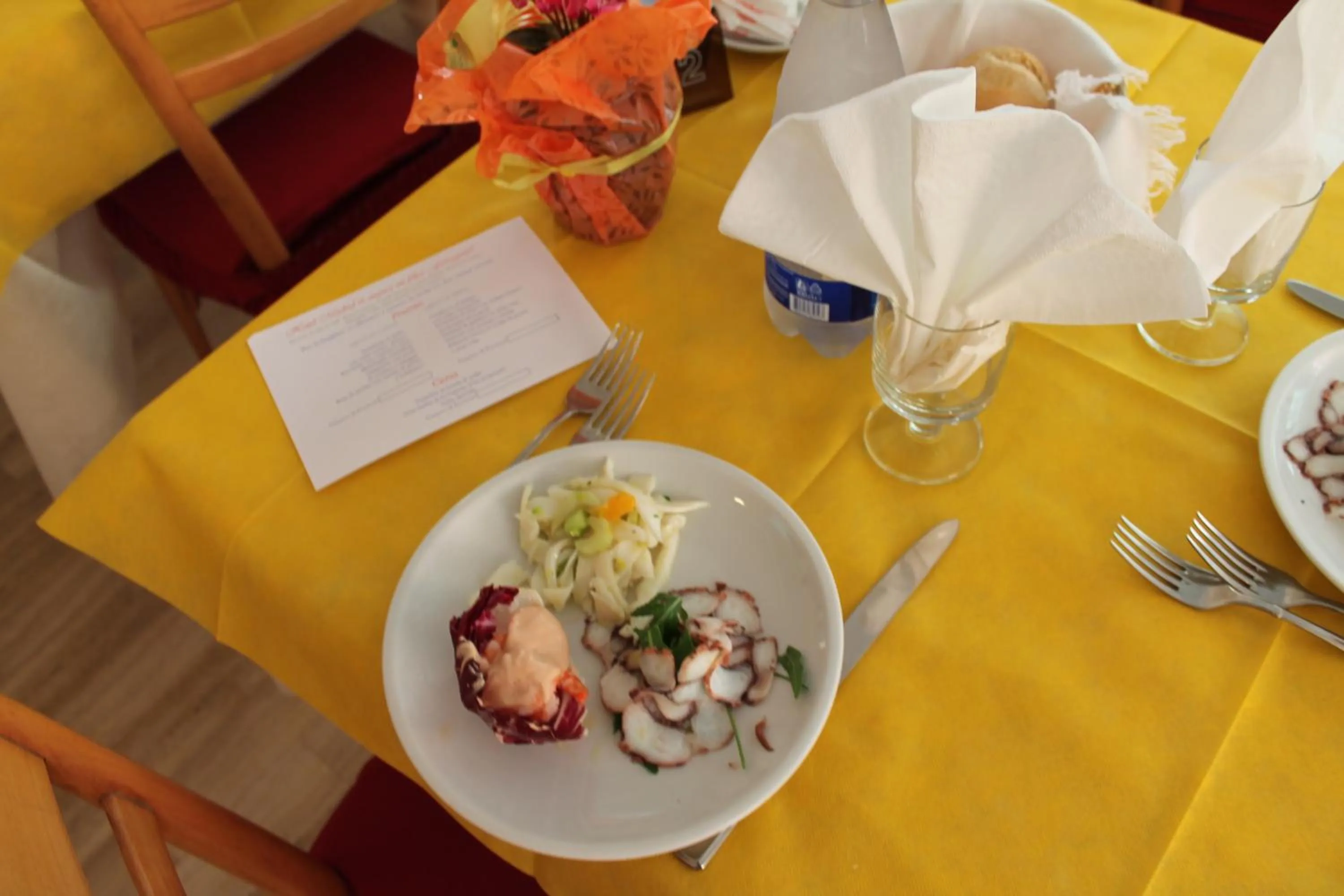 Restaurant/places to eat in Hotel Madrid