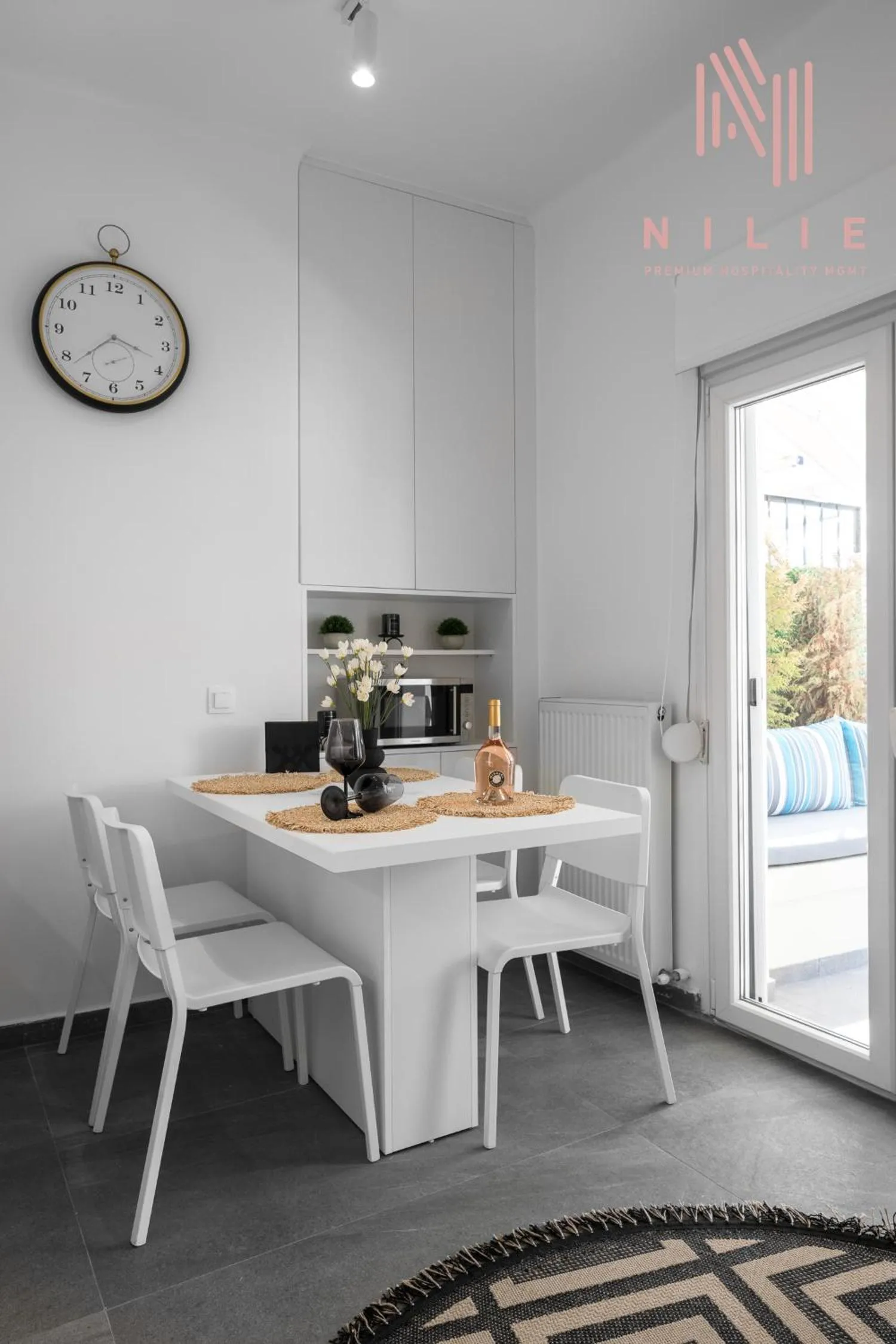 Lusso Bianco, Nilie Hospitality MGMT