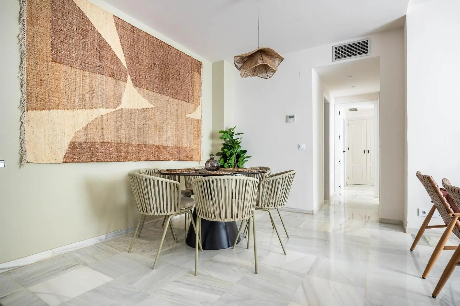 Photo of the whole room in Amplísimo apartamento de diseño nuevo en el corazón de Triana, Parking included