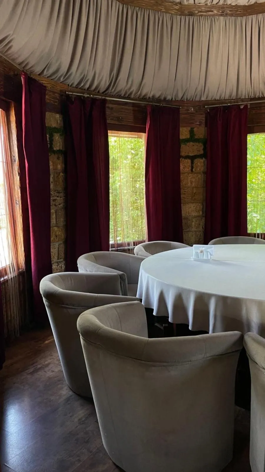 Restaurant/places to eat in Pivdenna Brama