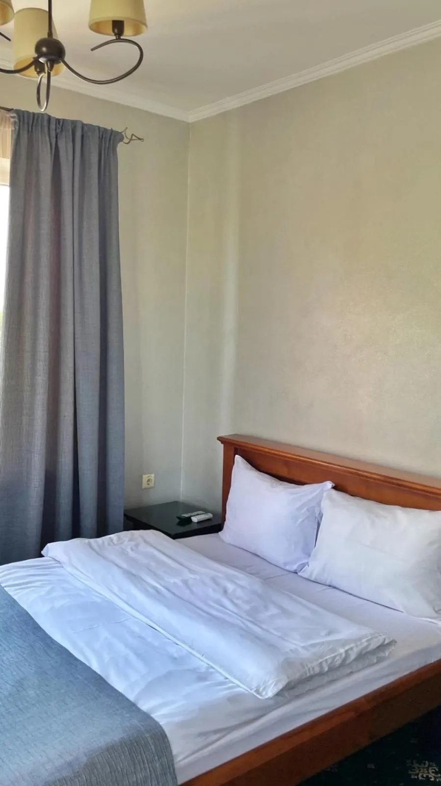 Bedroom, Bed in Pivdenna Brama