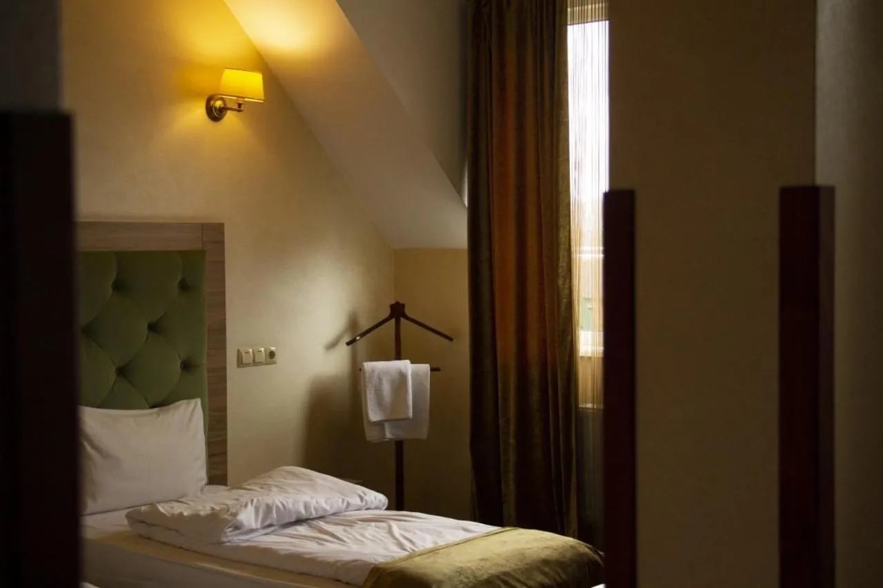 Bedroom, Bed in Pivdenna Brama