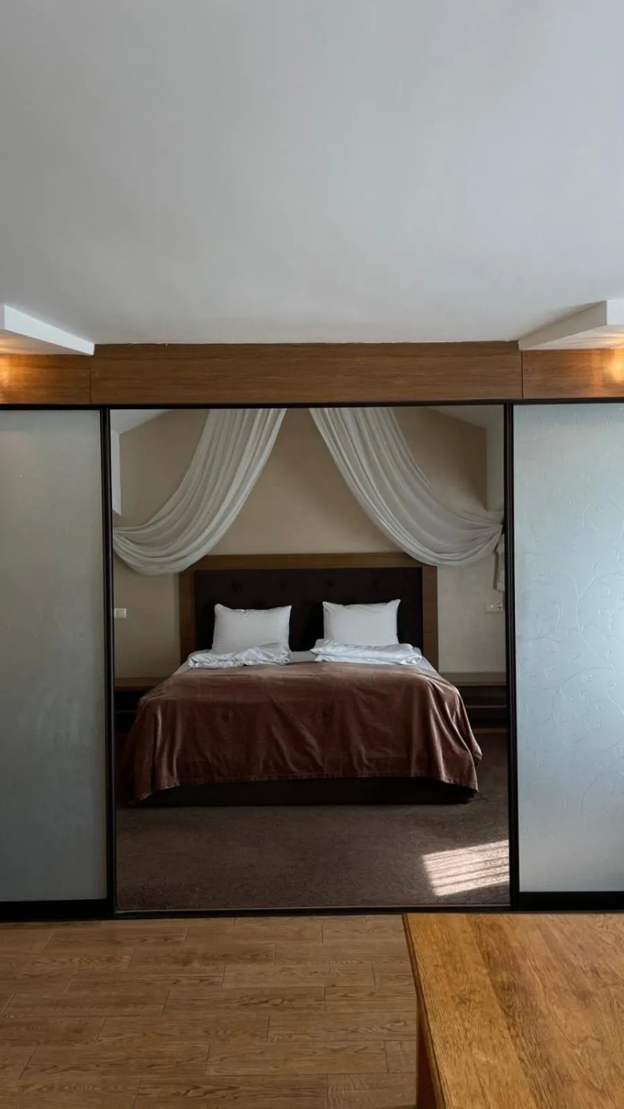 Bedroom, Bed in Pivdenna Brama