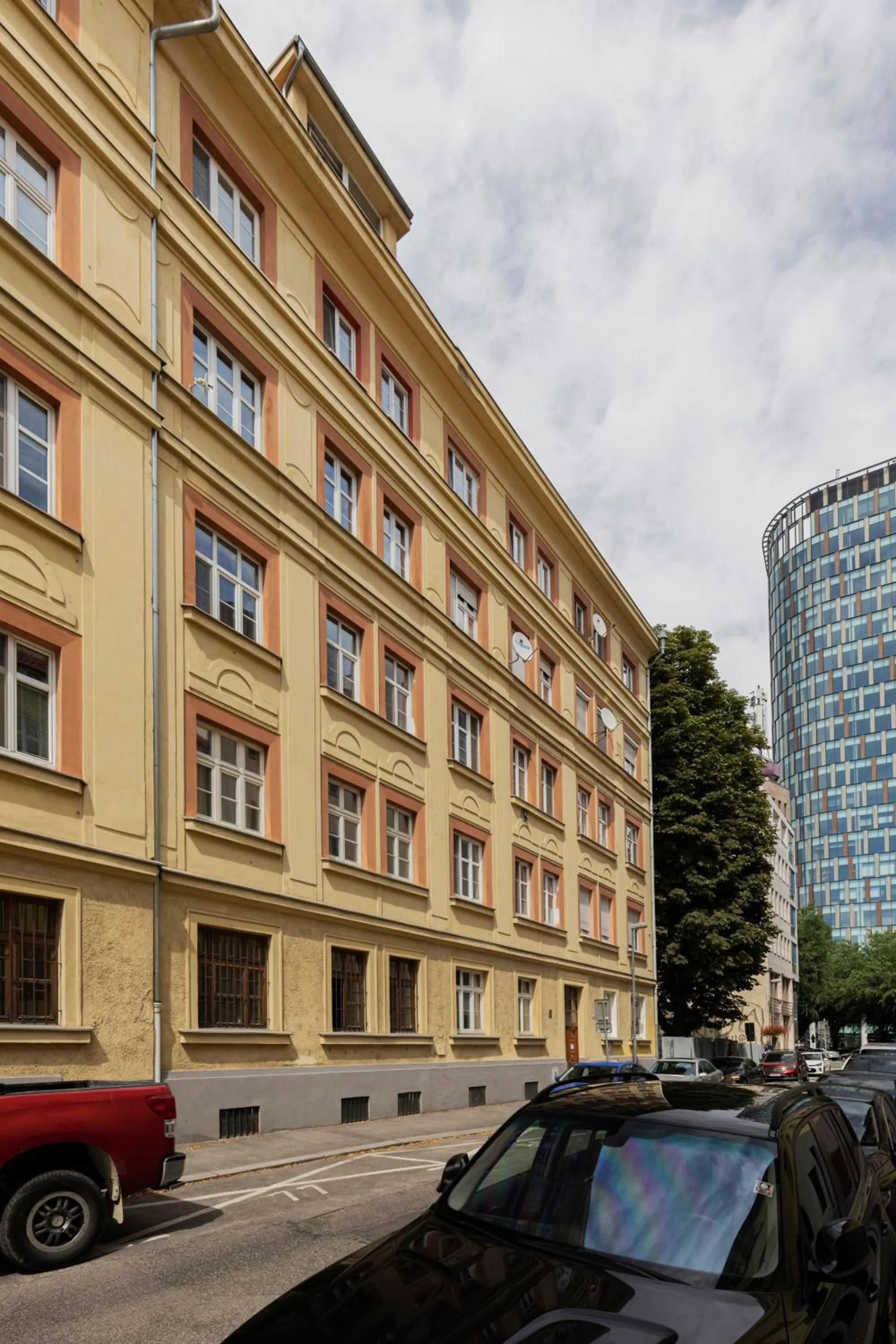Property building in GENeve - old town apartment Bratislava