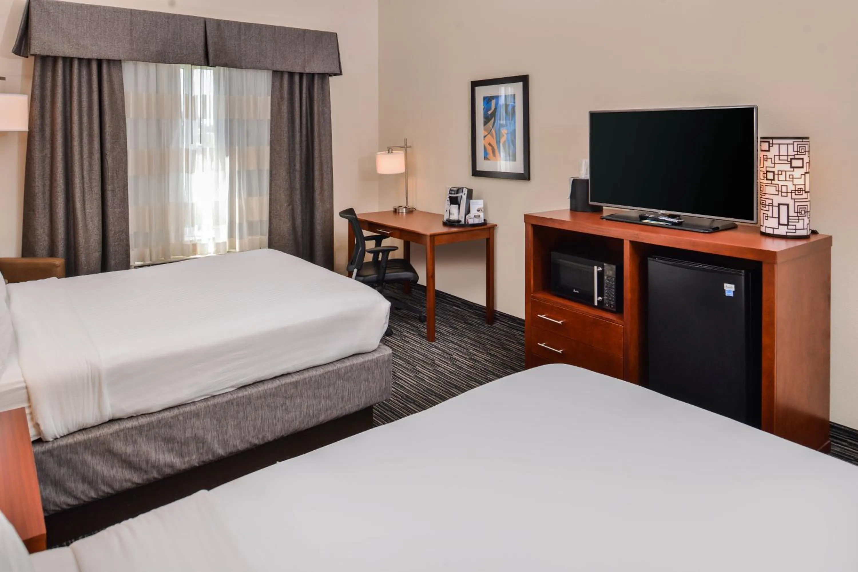 Photo of the whole room, Bed in Holiday Inn Express Hotel & Suites York by IHG