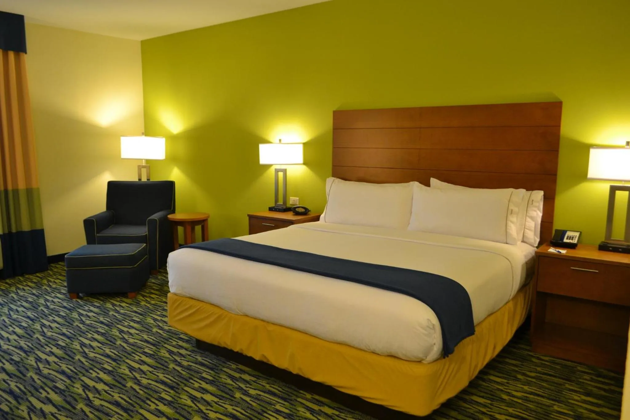 Photo of the whole room, Bed in Holiday Inn Express & Suites Midland South I-20 by IHG
