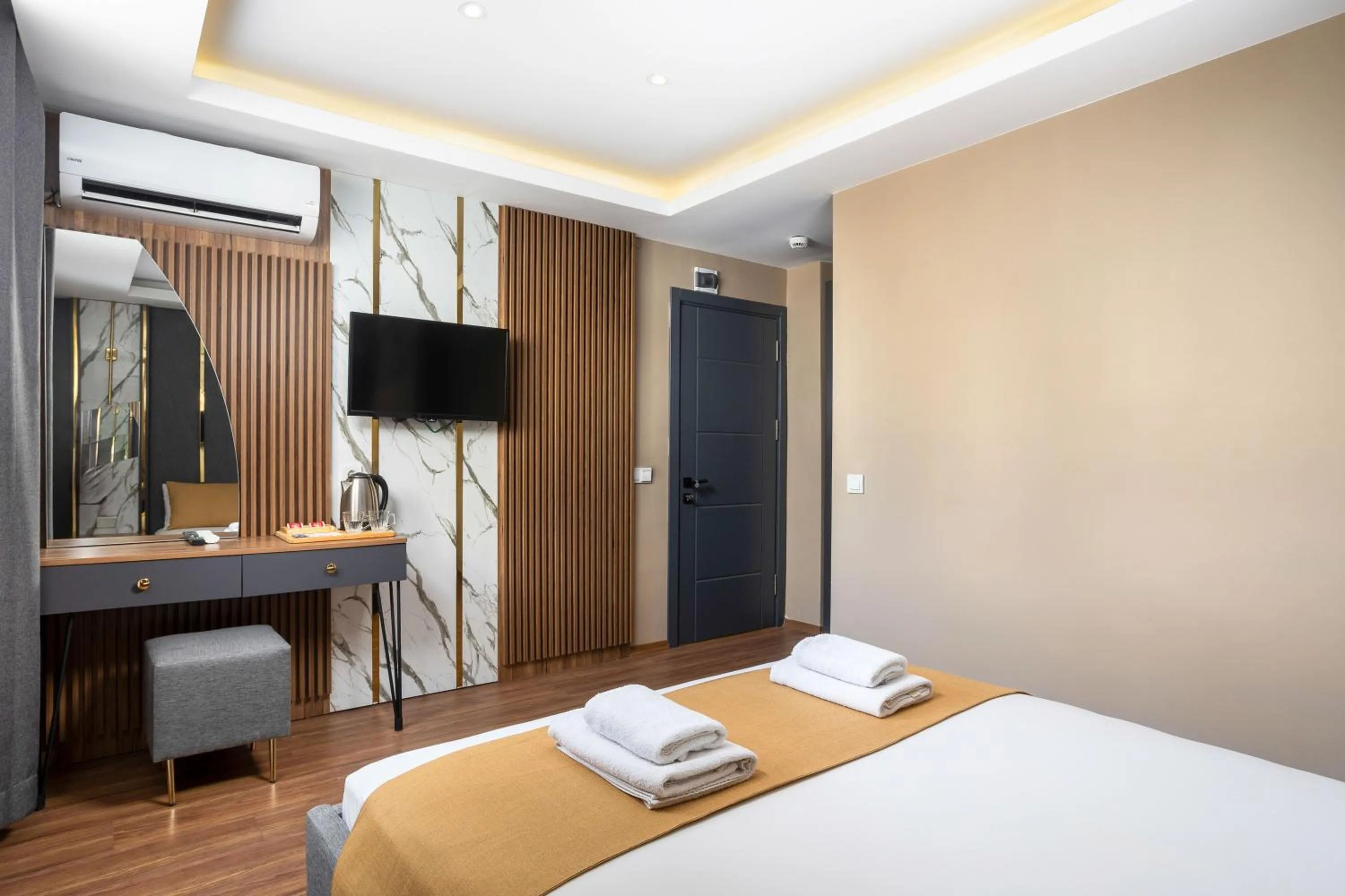 Decorative detail, Bed in Meridiani Taksim Hotel