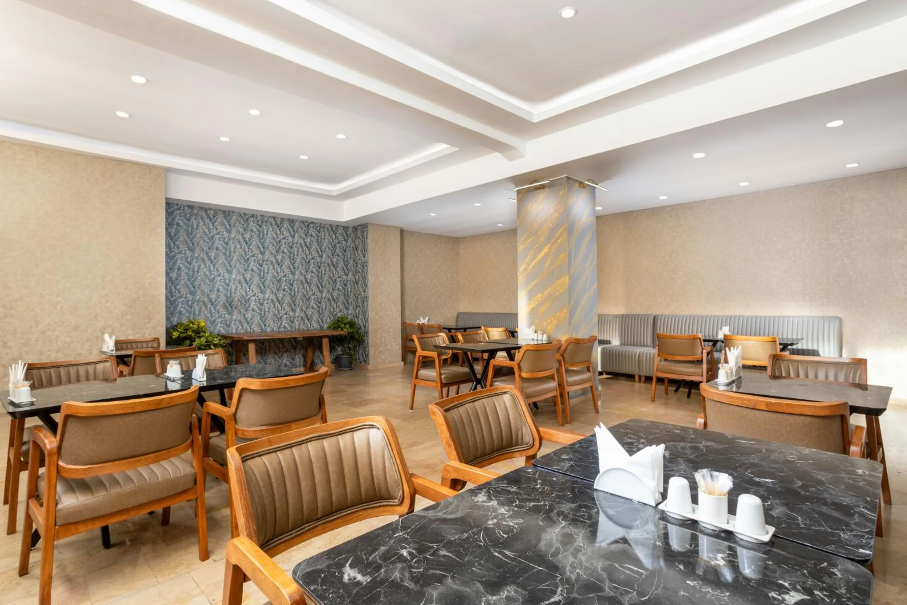 Restaurant/places to eat in Meridiani Taksim Hotel